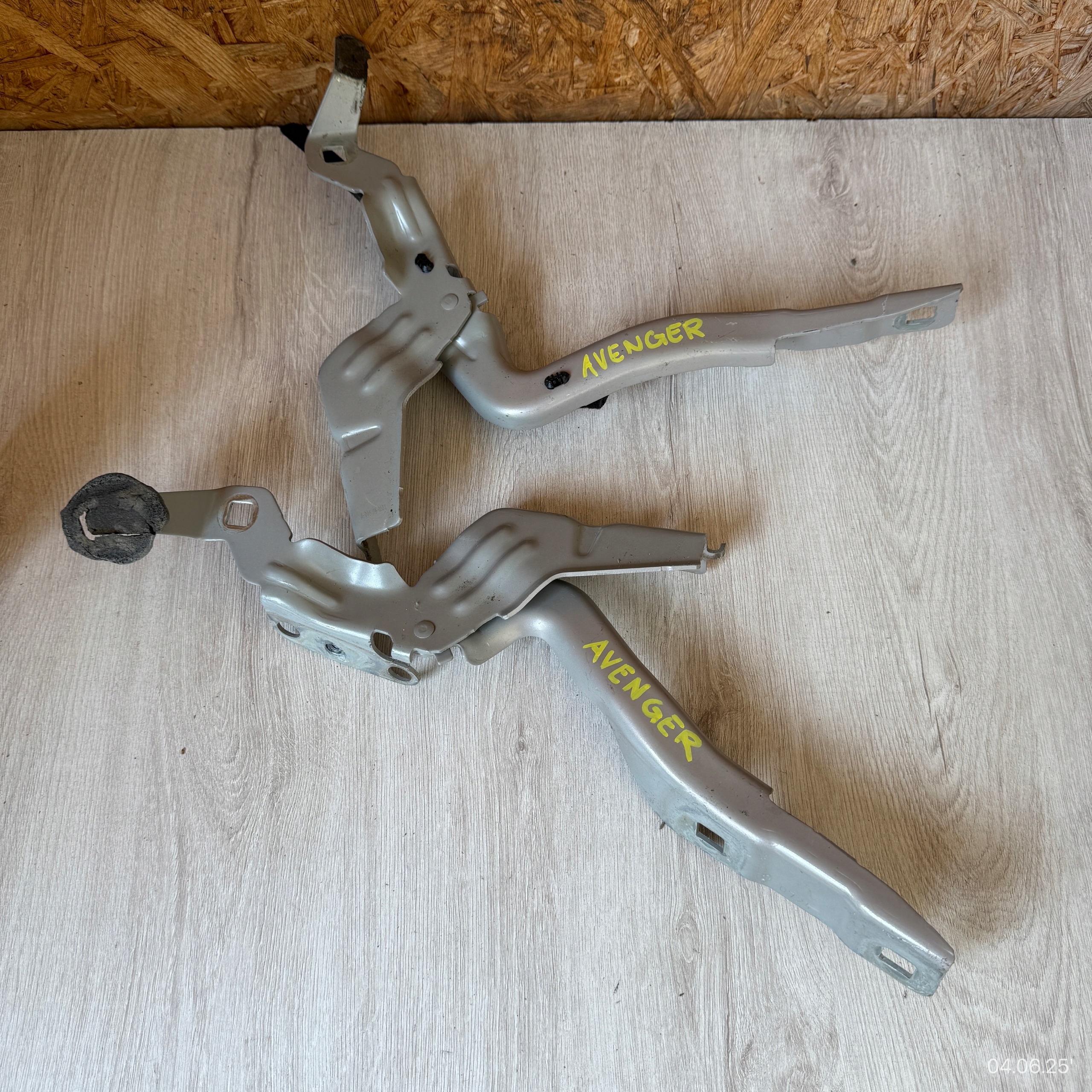 hinge bonnet hinges left right KOMPLET JEEP AVENGER 2024 ROK