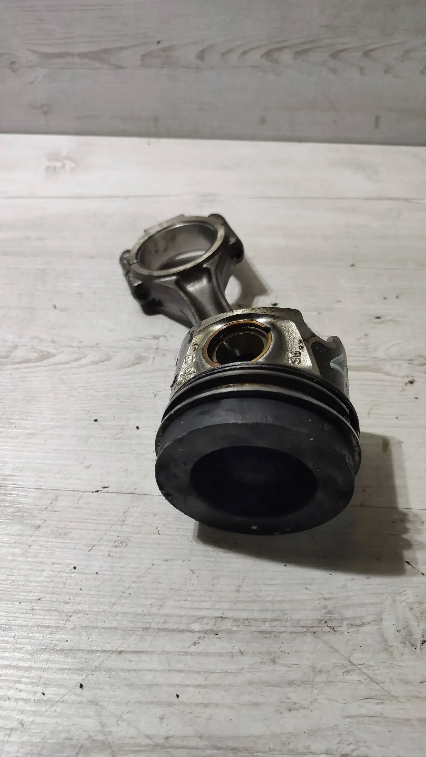 Audi TT 8J 13r 2.0tdi piston with connecting rod