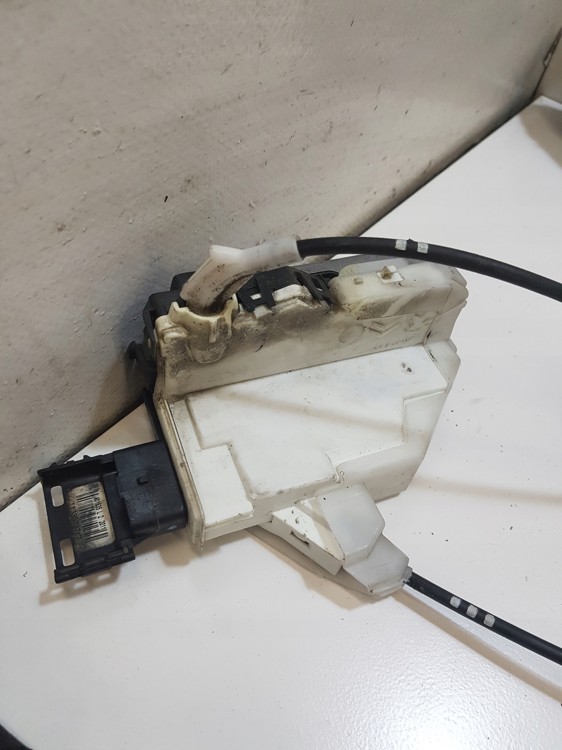 lock door right front PEUGEOT 5008 6 PIN