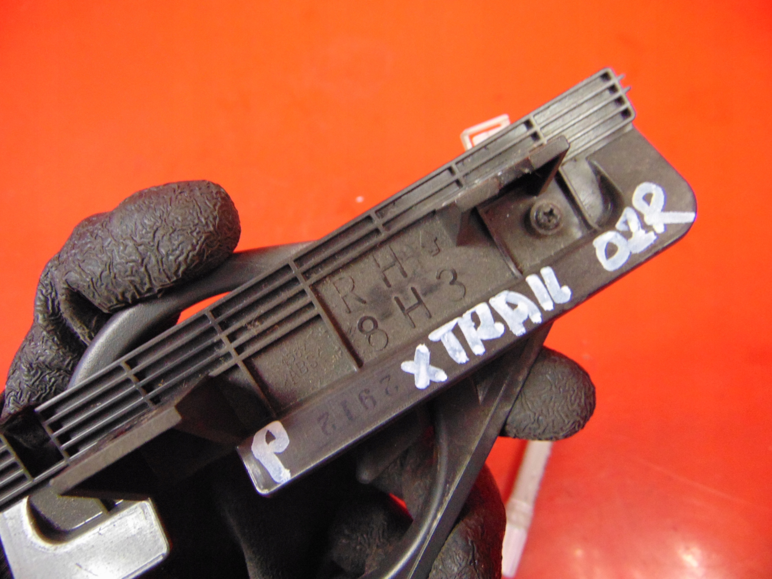 NISSAN X-TRAIL T30 bracket for KUBKI right