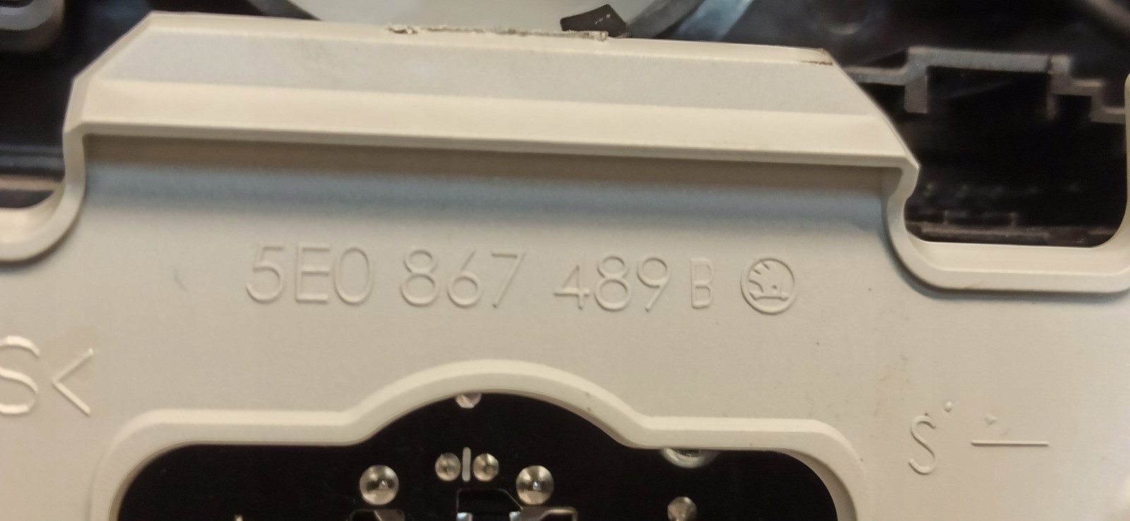 SKODA KAROQ лампочка Обшивка потолка 5E0867489B