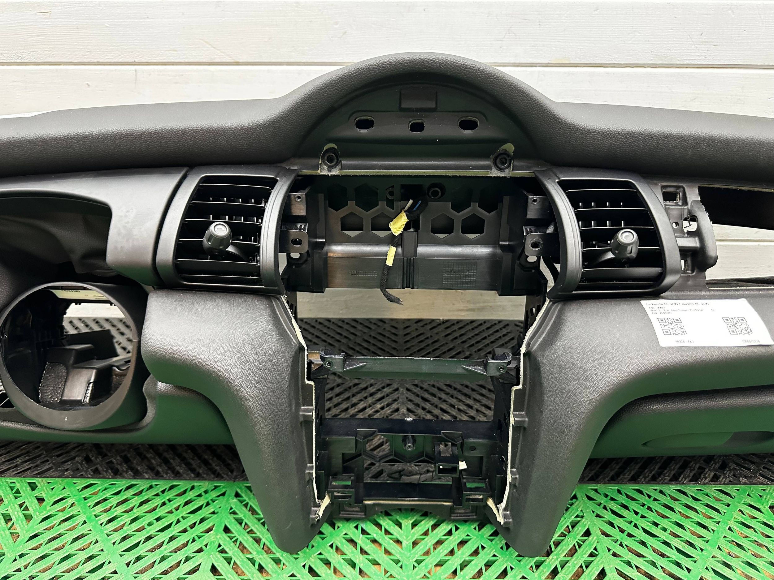 dashboard instrument panel Mini One Cooper F57 F56 F55 without HUD