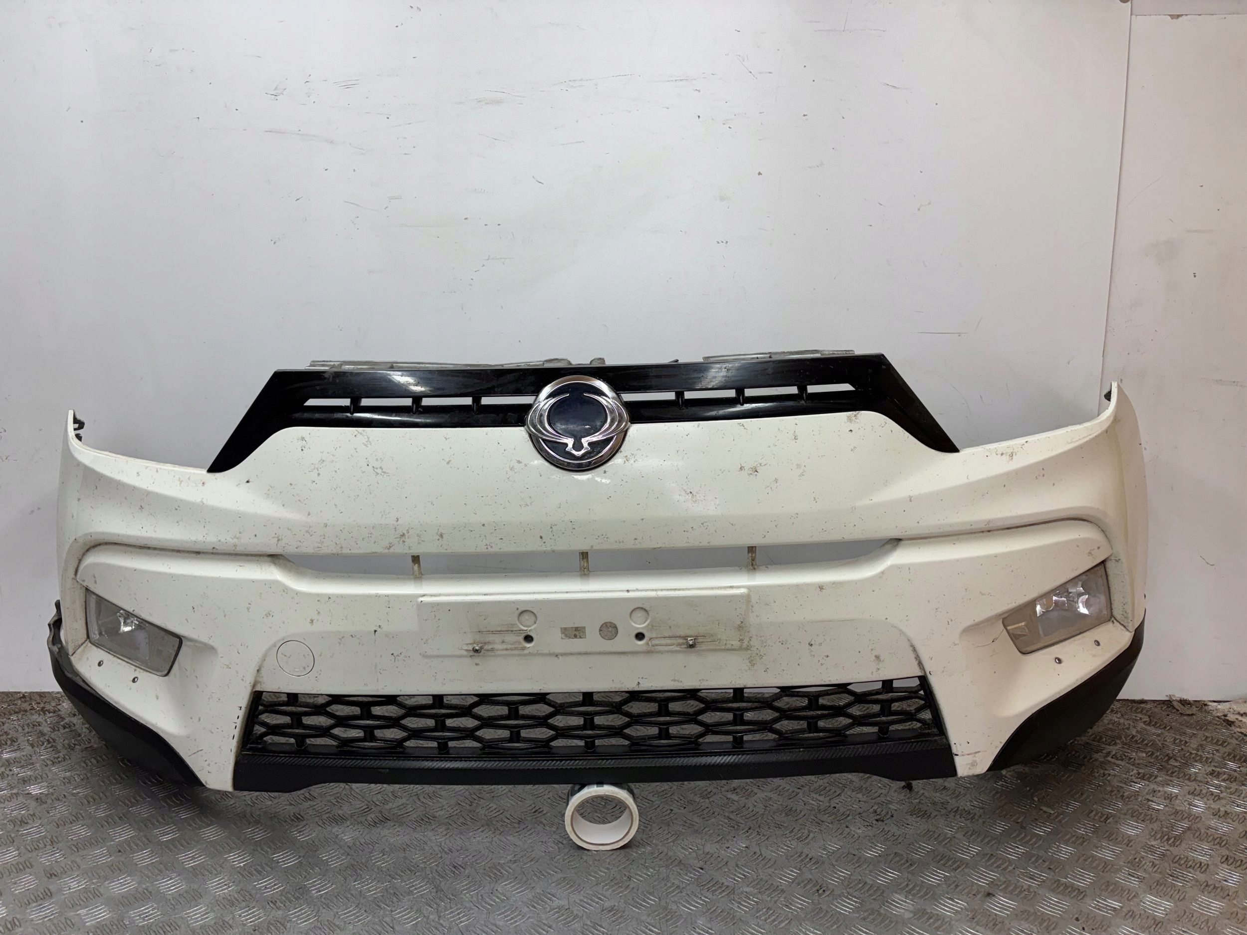 bumper front front SSANGYONG TIVOLI 15