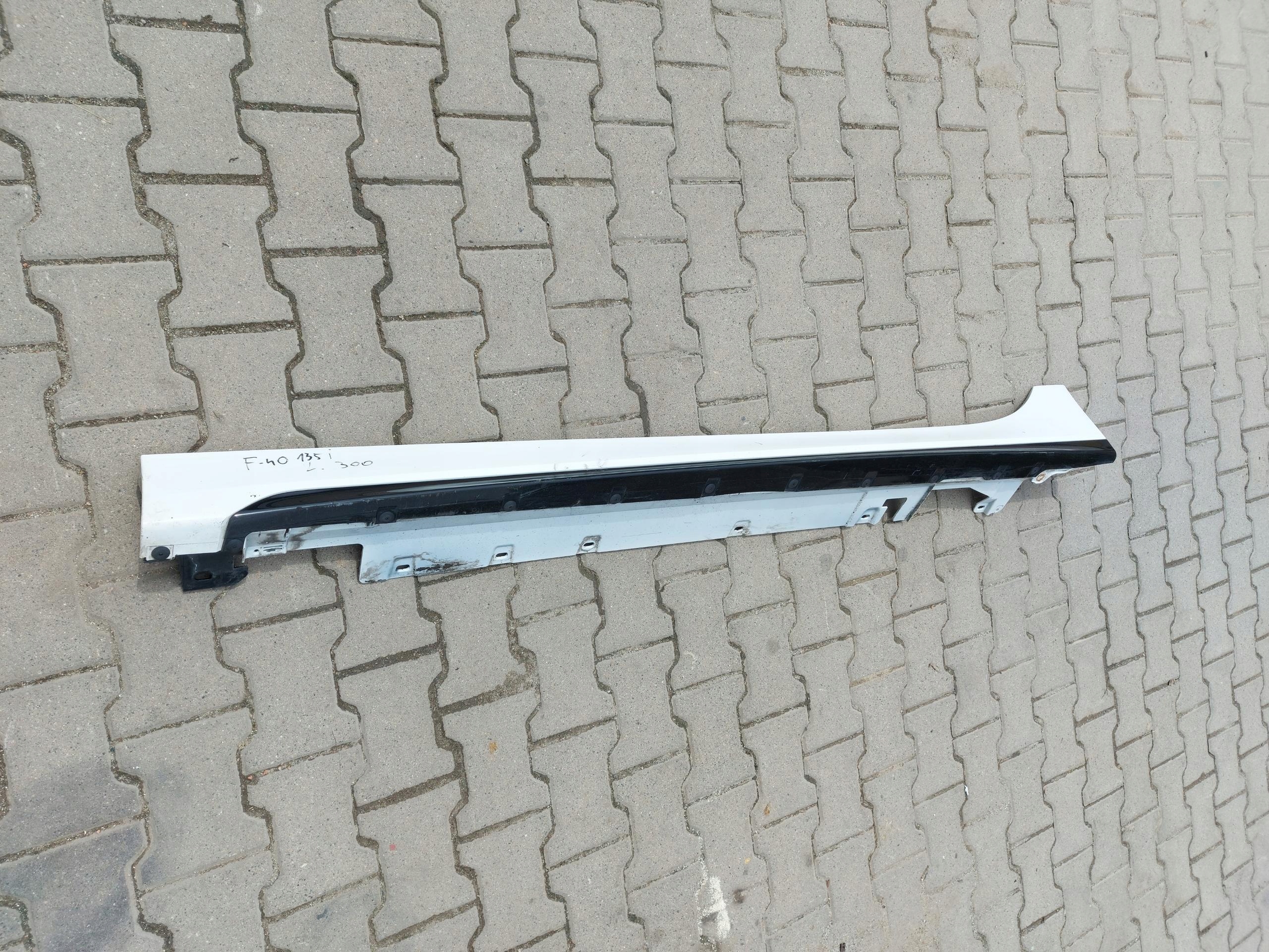 BMW F40 M135i moulding threshold left 8072573