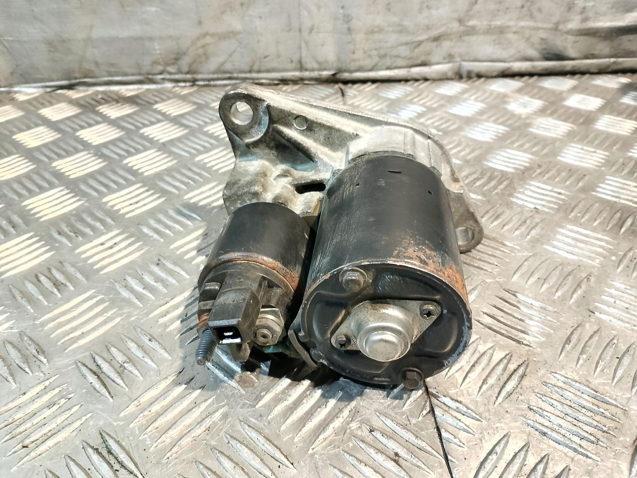 startér MOTORU VW POLO 9N 1.2 B
