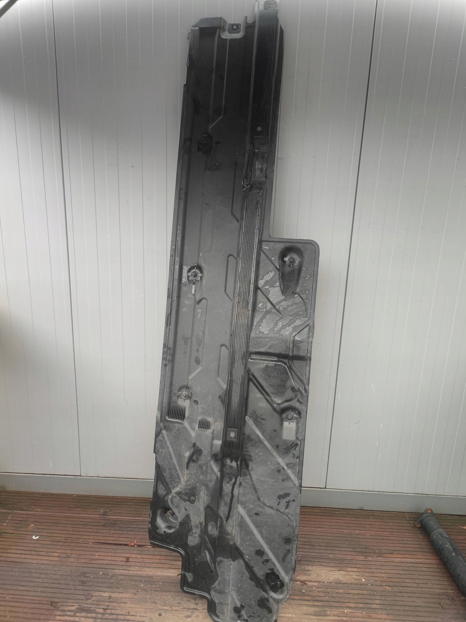 cover chassis right MERCEDES W204 A2046101408