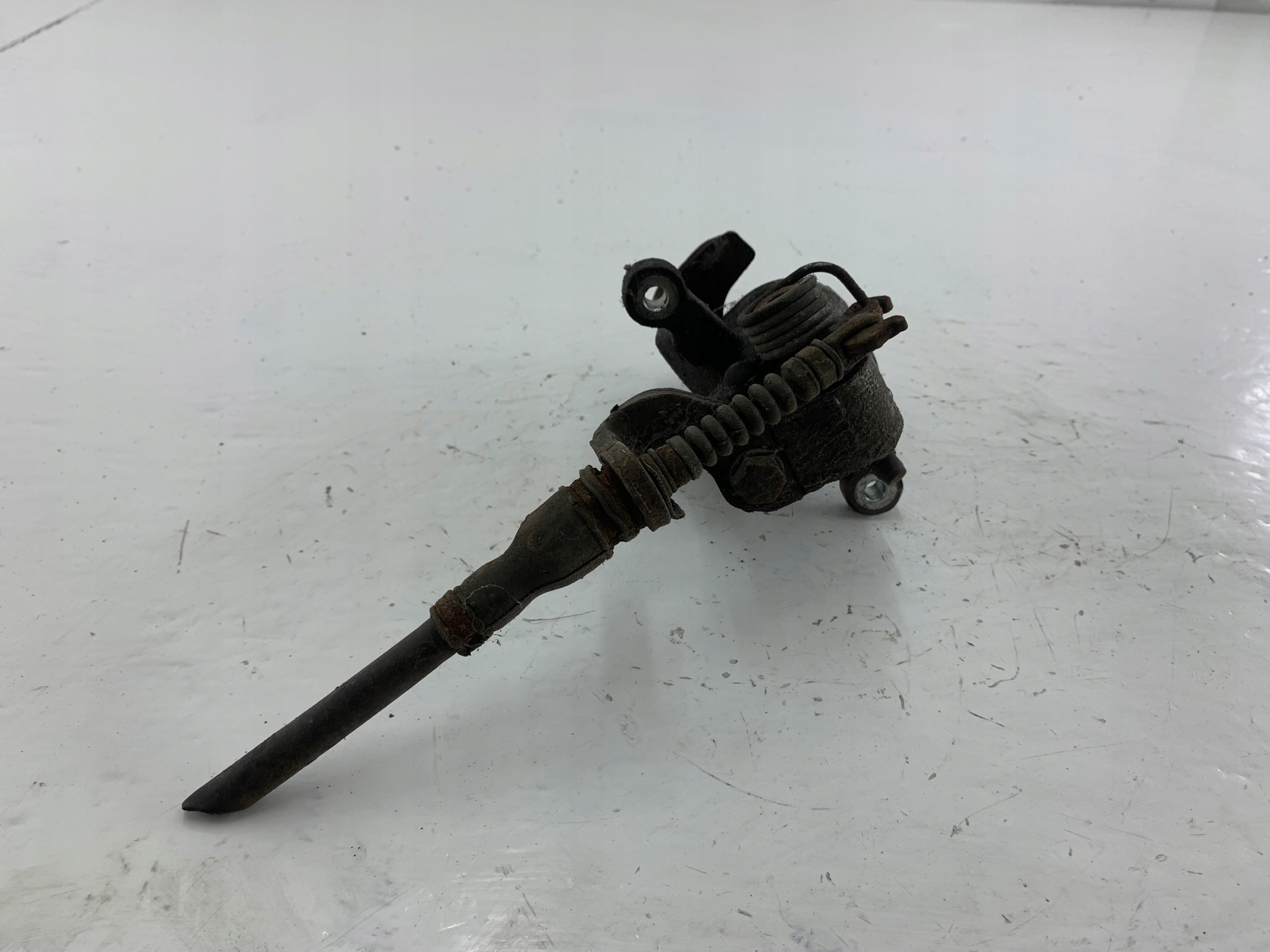 HYUNDAI i10 caliper brake left rear part