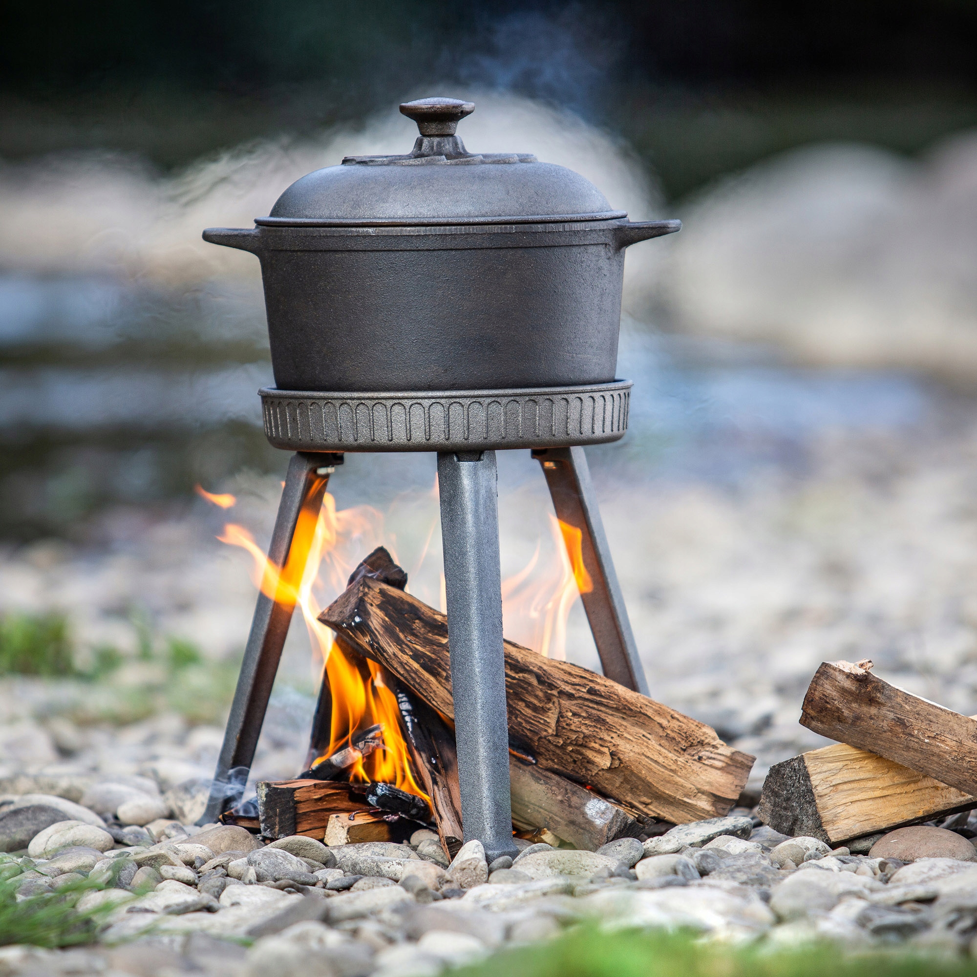 KOCIOŁEK ŻELIWNY MYŚLIWSKI NA OGNISKO + RUSZT 4,5L Kod producenta K4162