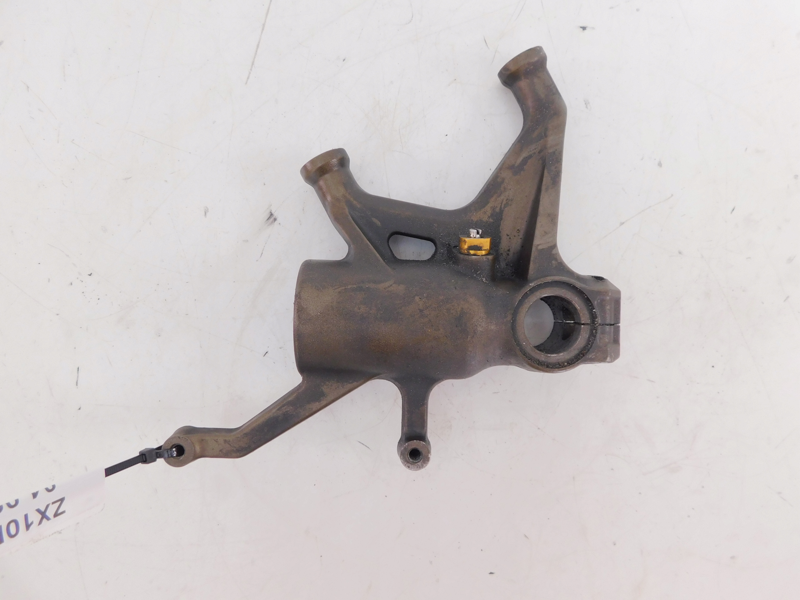 8989 - KAWASAKI ZX10R 04-06 ЛЕВАЯ ГОЛЕНЬ