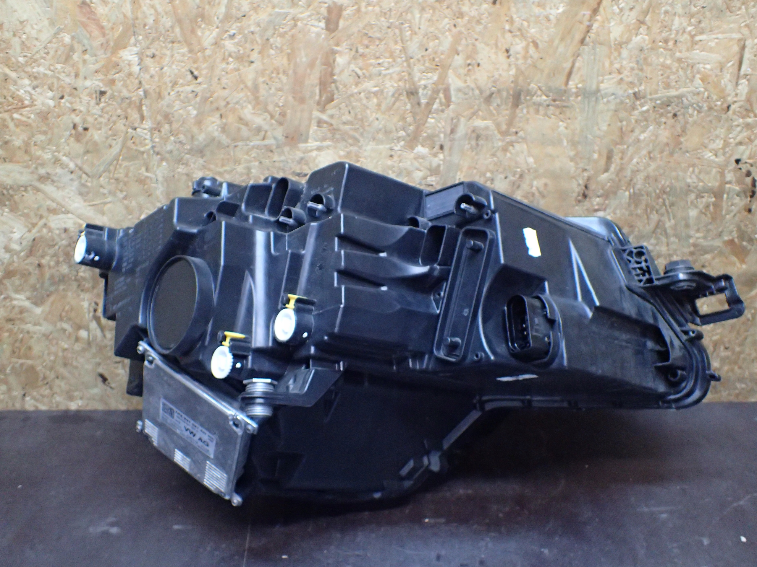 LIGHT FRONT LEFT SKODA KAROQ 57B941015B