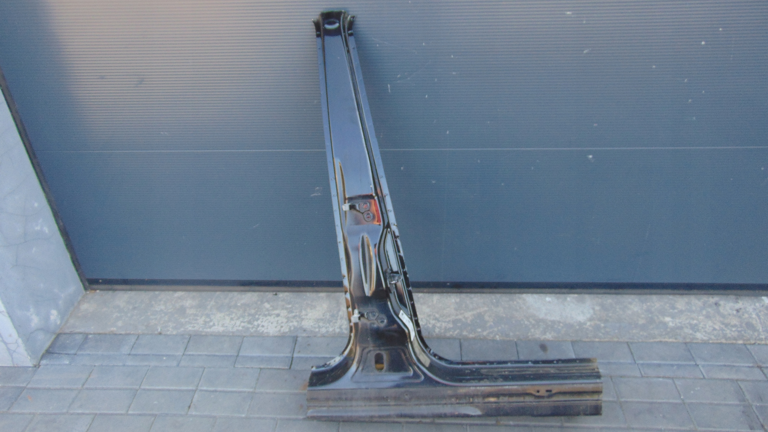 FORD KUGA MK1 SLUPEK SRODKOWY PRAWY