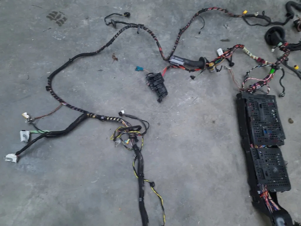 W213 WIĄZKA INSTALACJA WNĘTRZA A2139068701 Wersja Europejska