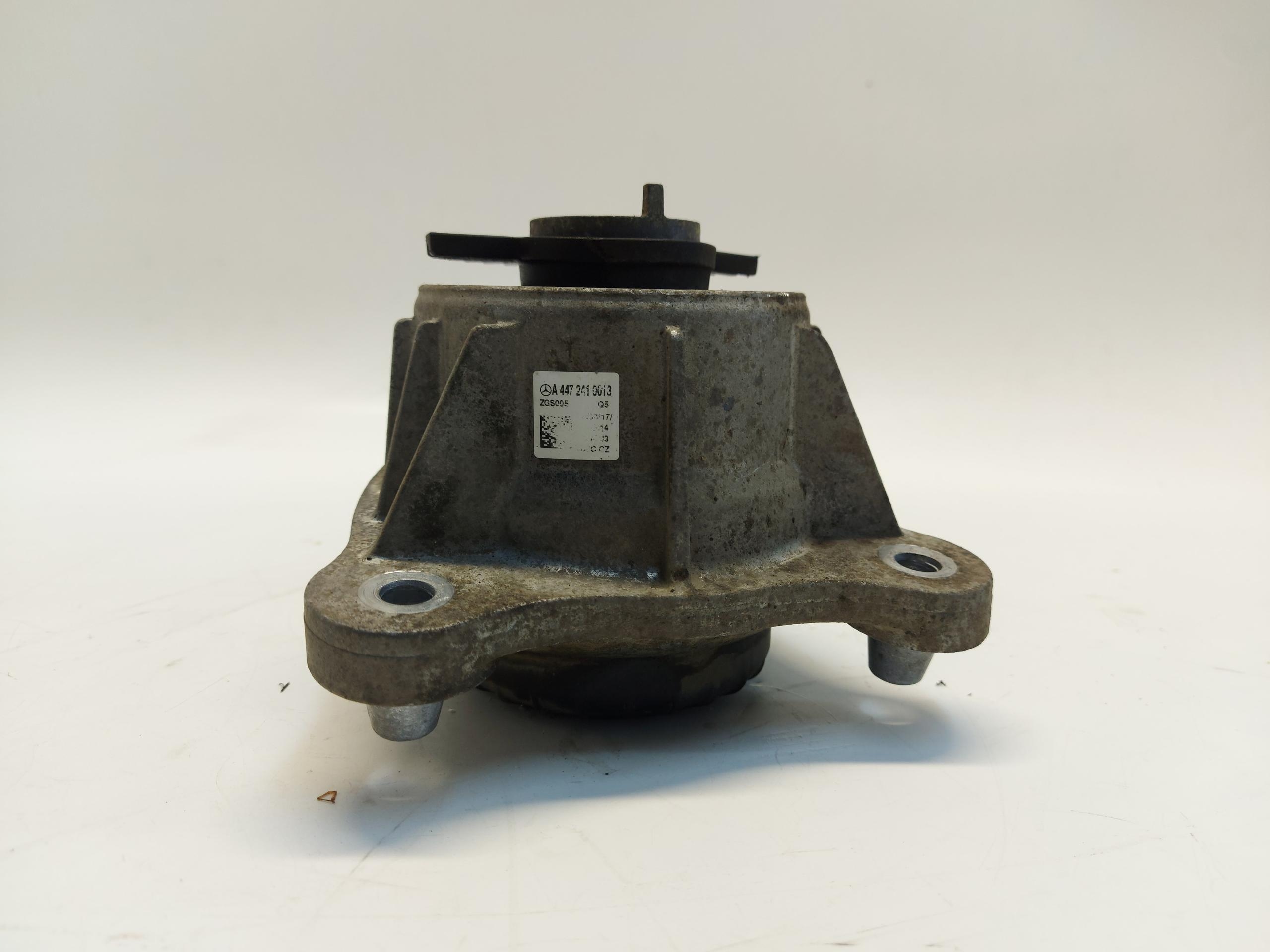 Mercedes w447 Vito V220d holder engine mount right 2.2 cdi a4472410013