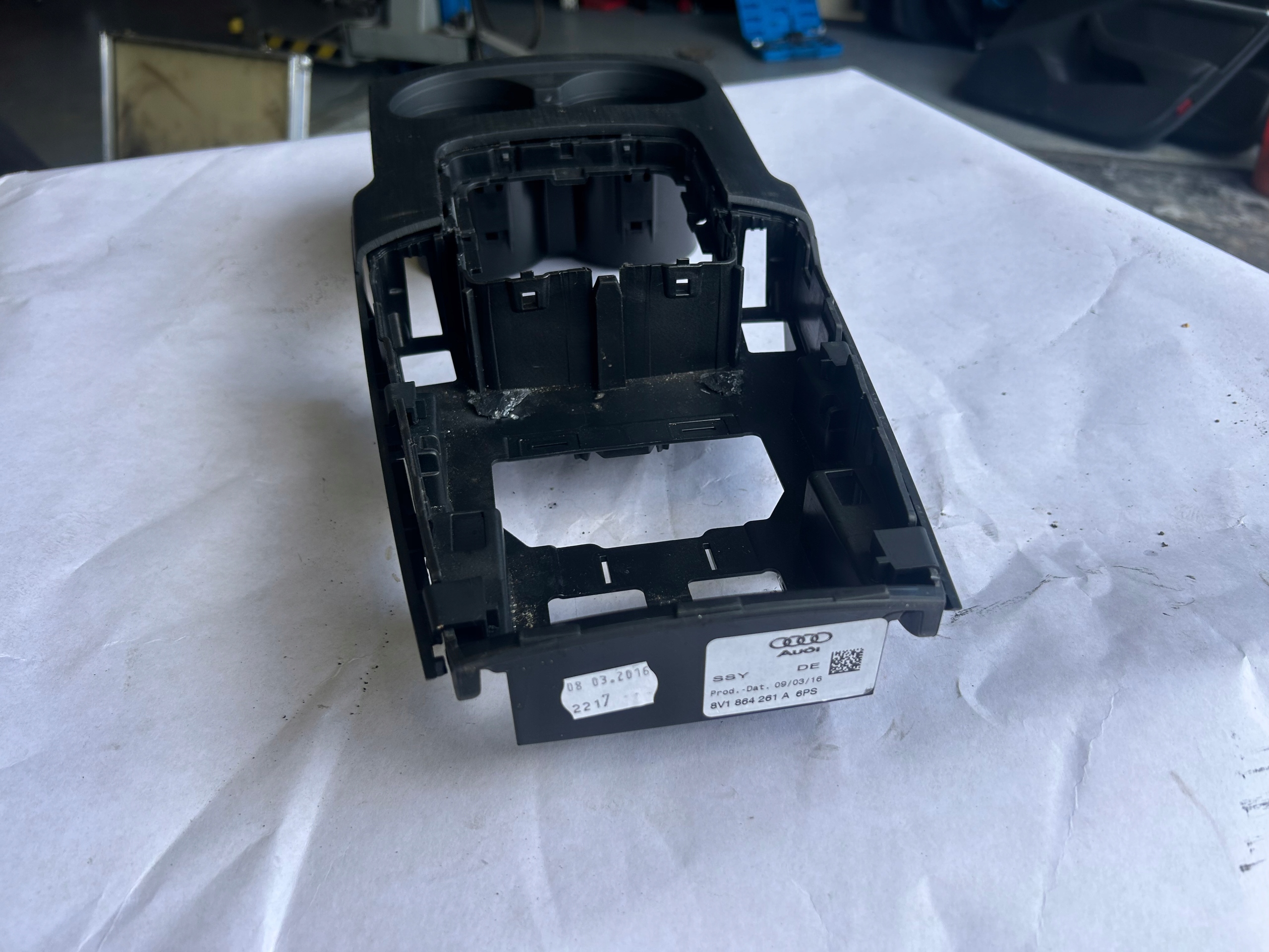 AUDI A3 8V cover frame TUNEL 8V1864261A