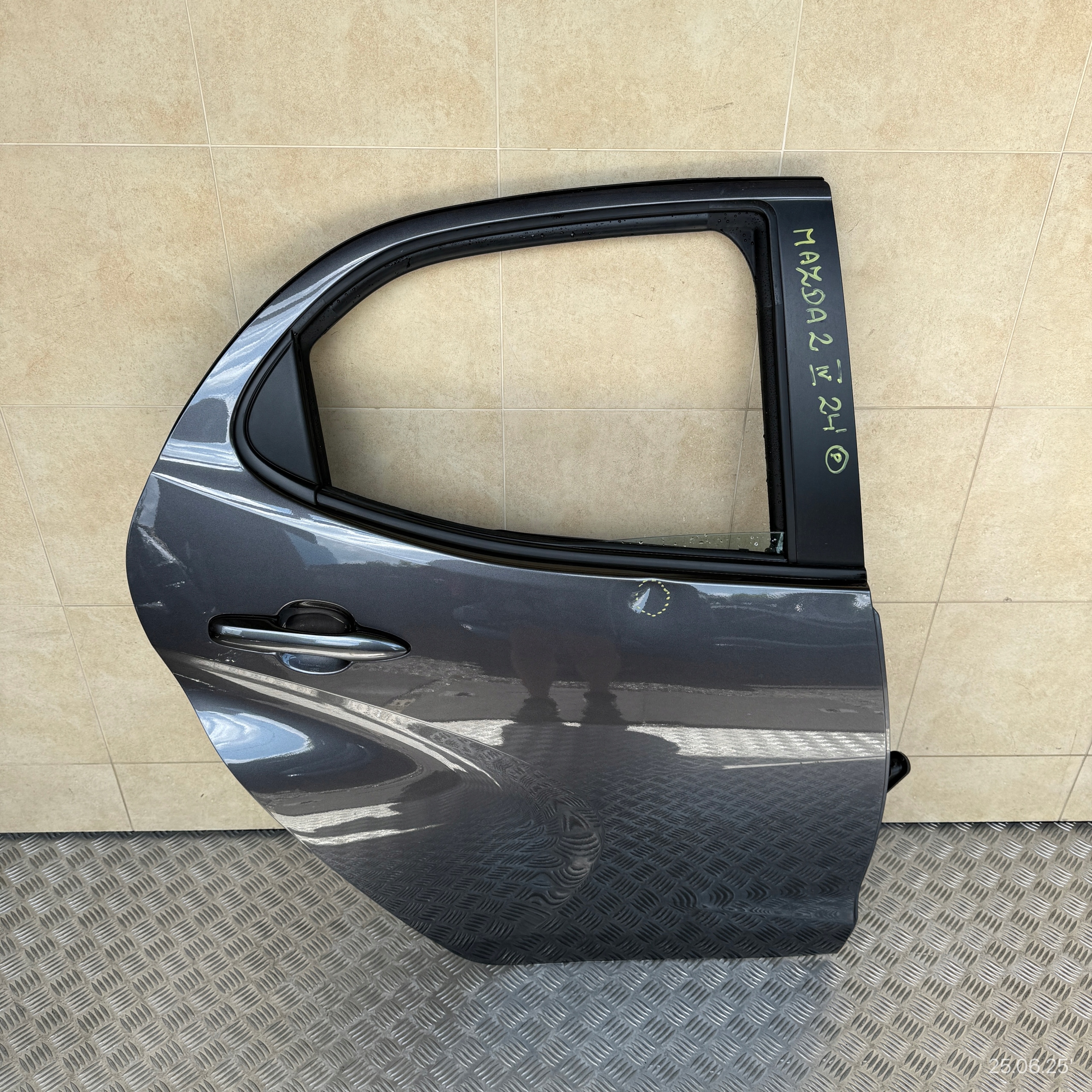 door complete rear. right MAZDA 2 IV 2024 ROK