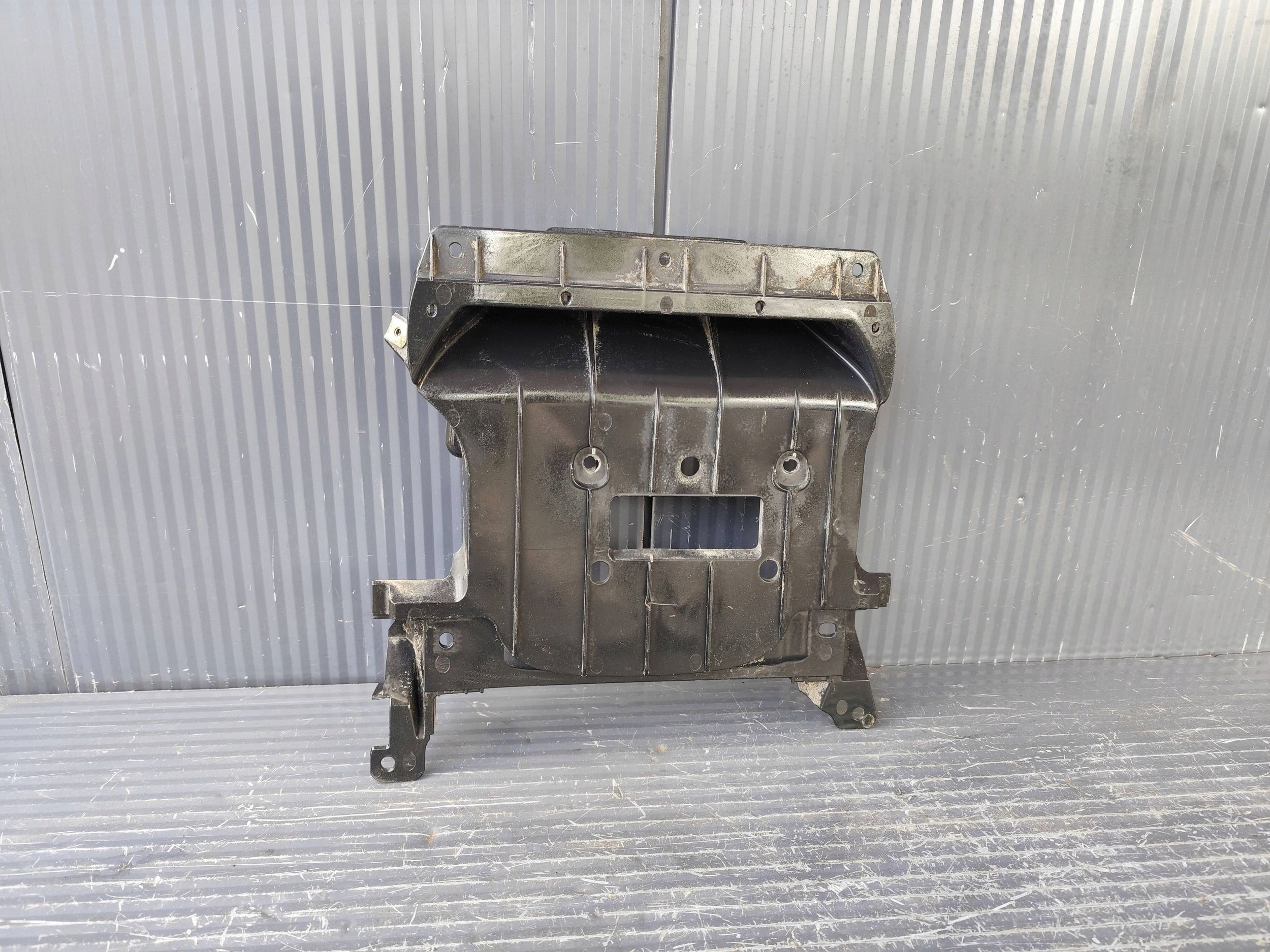 PORSCHE MACAN 95B LIFT cover lower gearboxes chassis 95B825370