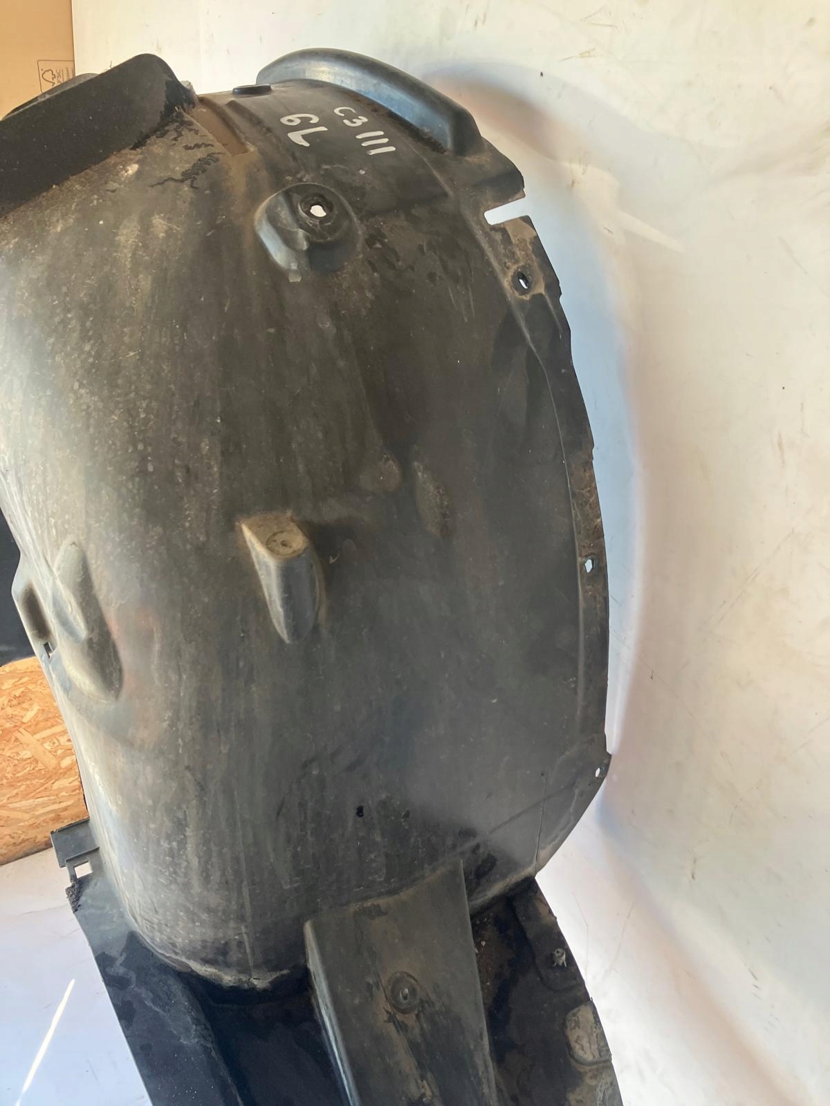mudguard left front CITROEN C3 III 9811931280
