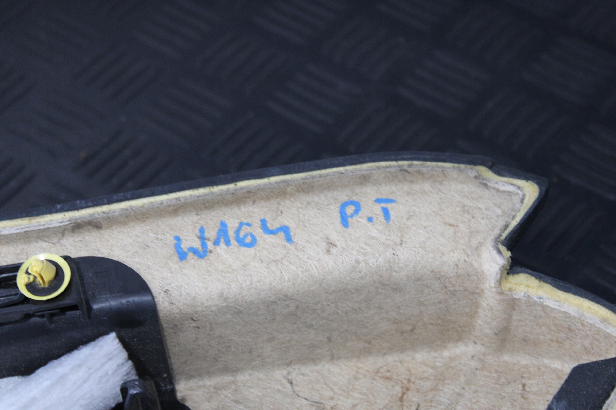 upholstery side door right rear part MERCEDES ML W164
