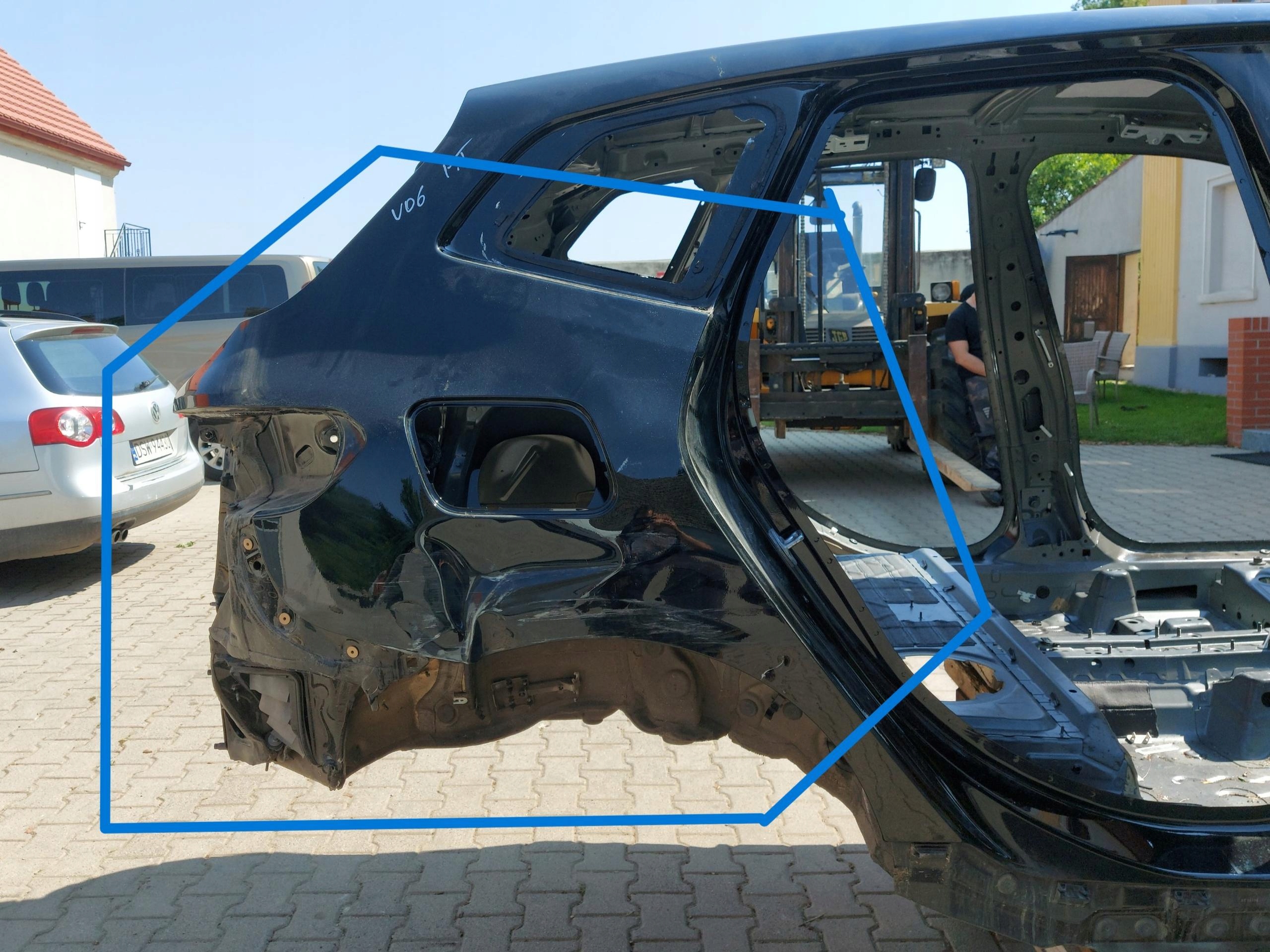 BMW U06 200i Aile Longeron Arrière Droite 668