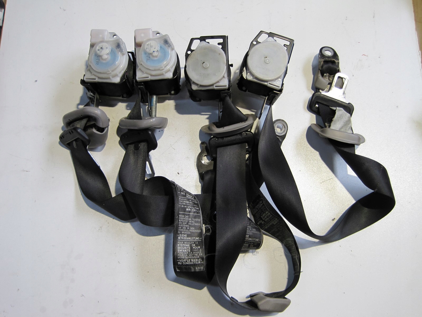 GURTEN SICHERHEITS HECK HINTEN MITSUBISHI GRANDIS