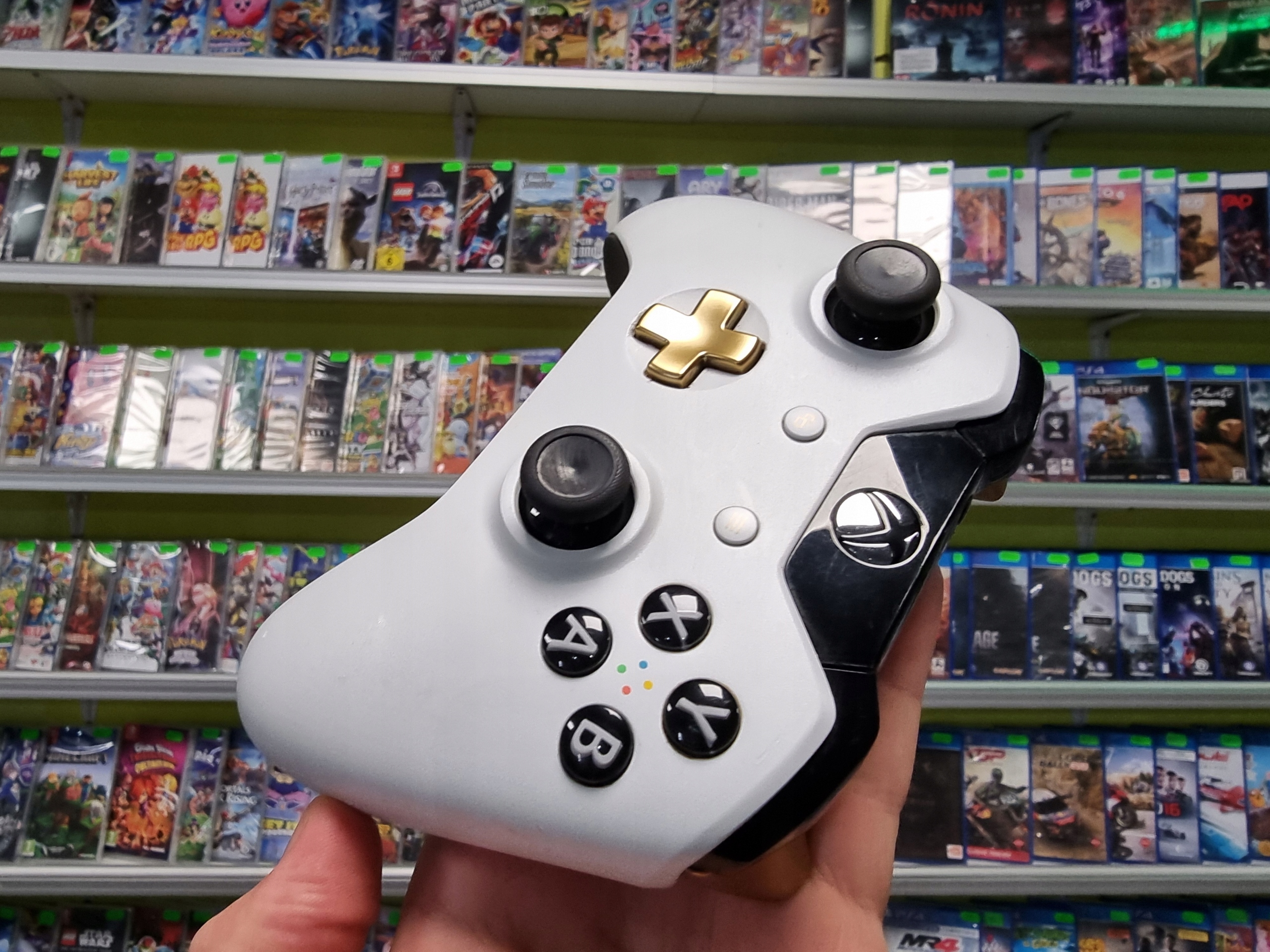 129. ORYGINALNY PAD KONTROLER XBOX ONE SERIES S X LUNAR WHITE GUMOWANE GRIP Pochodzenie oryginał