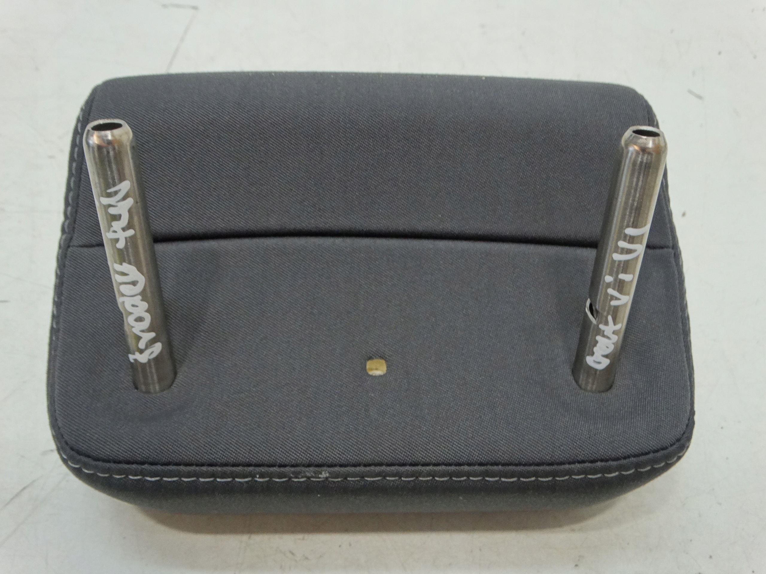 rest central KANAPY rear part VOLKSWAGEN GOLF V VI