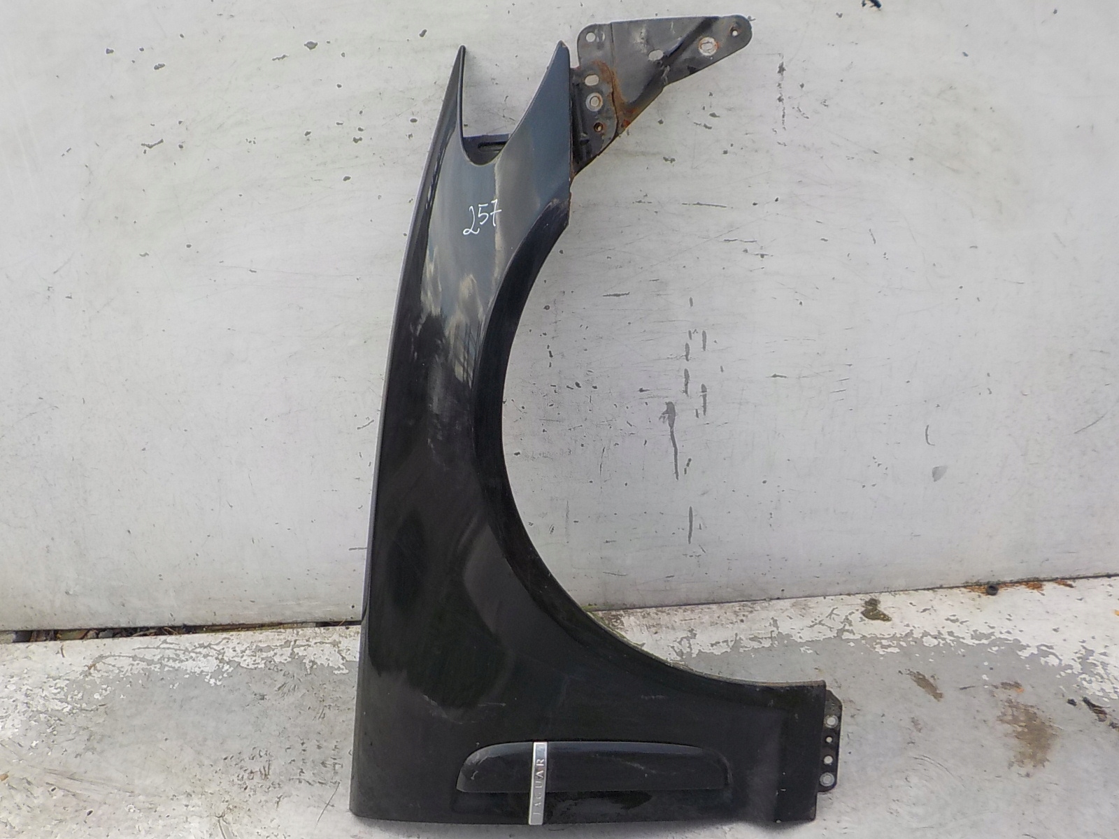 257 JAGUAR XF X250 fender right front front
