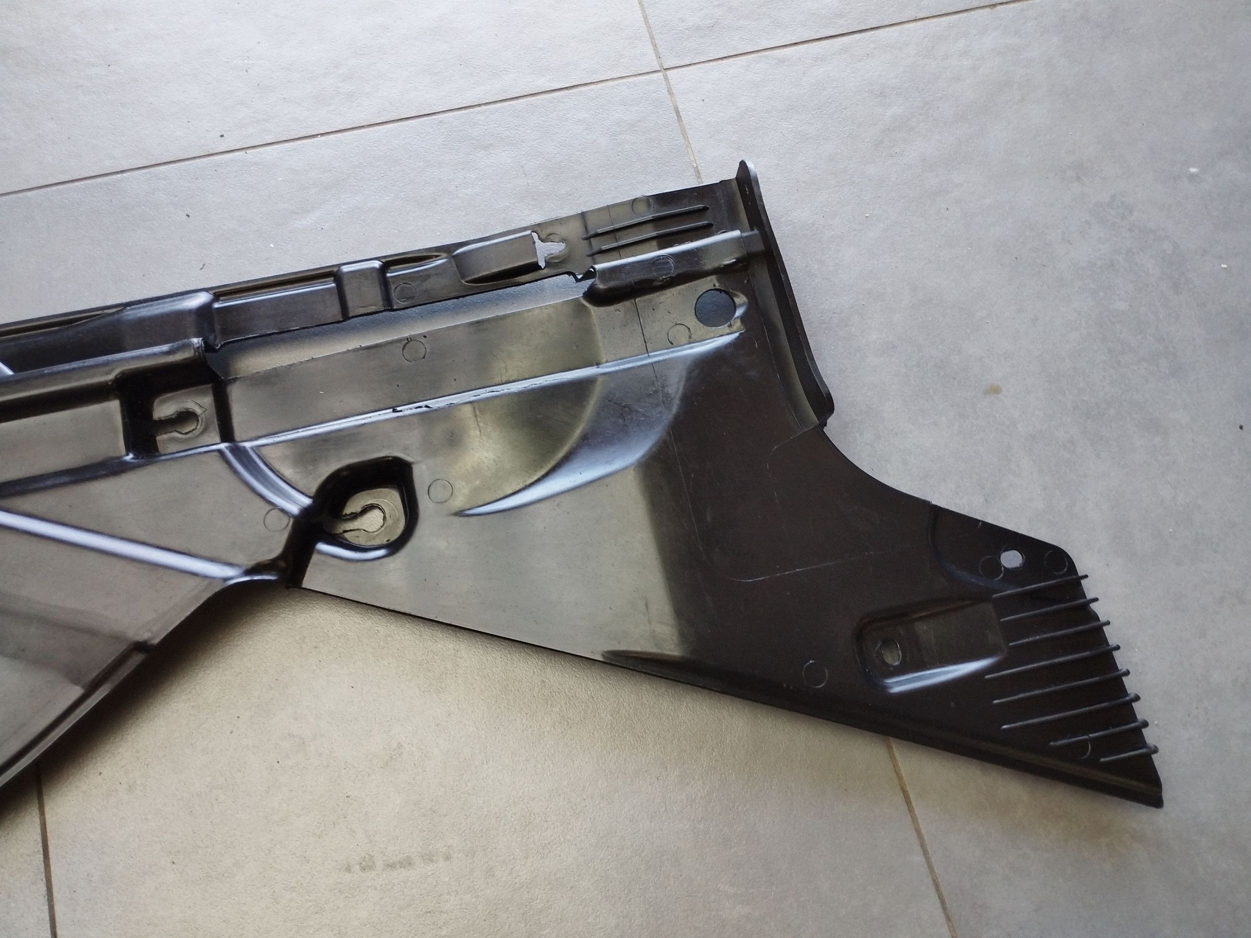 Audi A4 S4 B9 8W cover chassis side 8W0825215E
