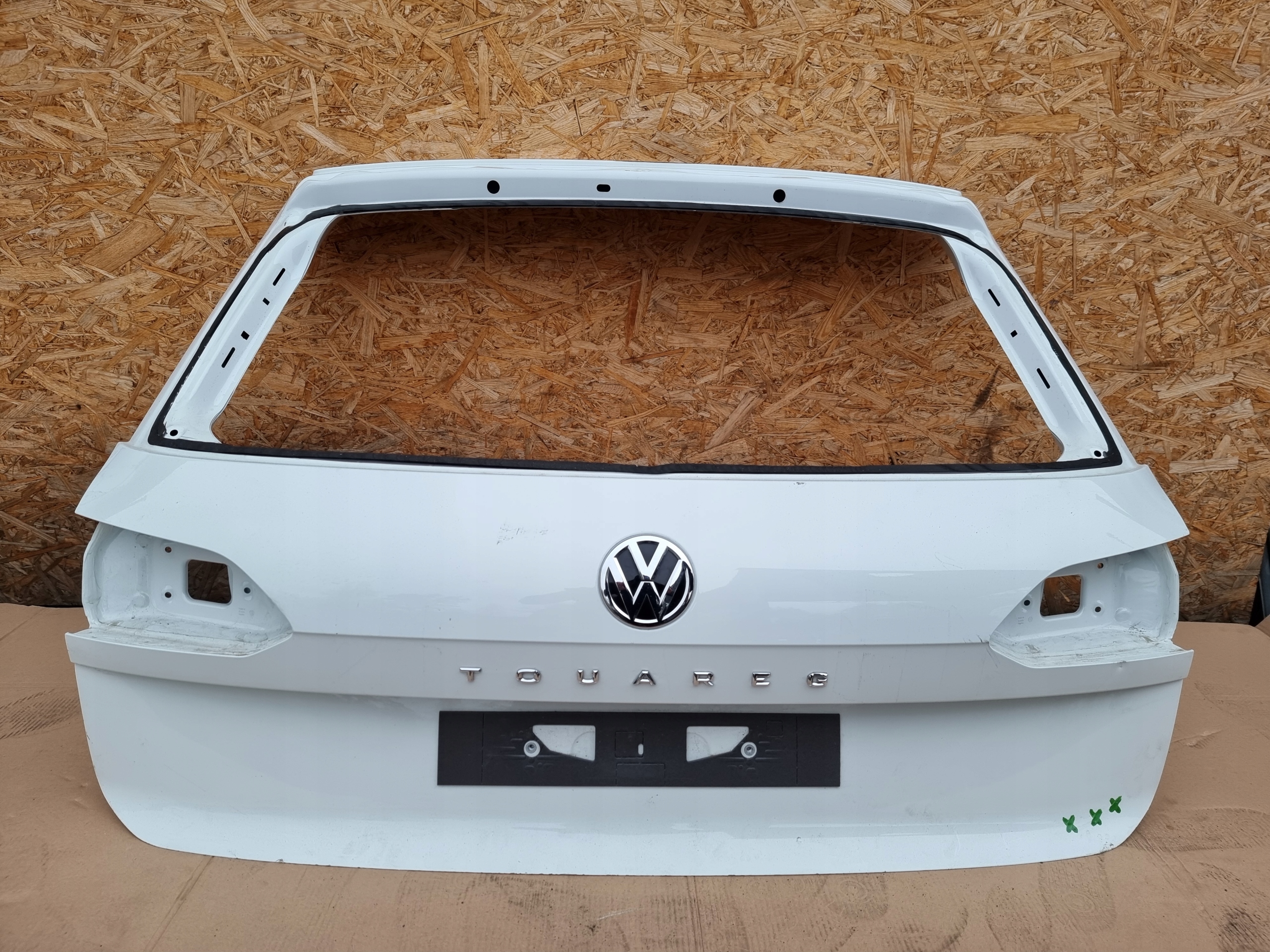 VW TOUAREG III KLAPA TYLNA 760