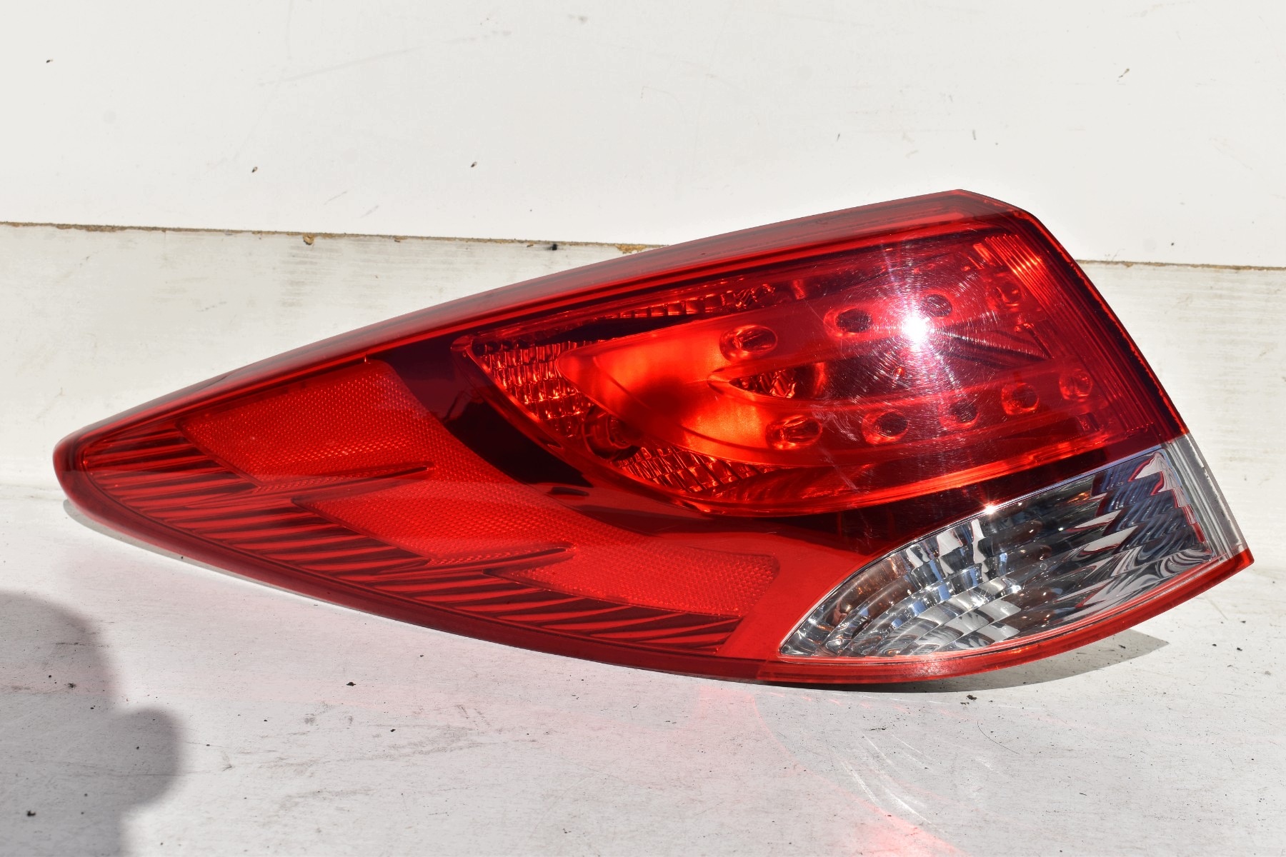 light left rear part HYUNDAI IX35 2010-2015R 92401-2Y0 EU