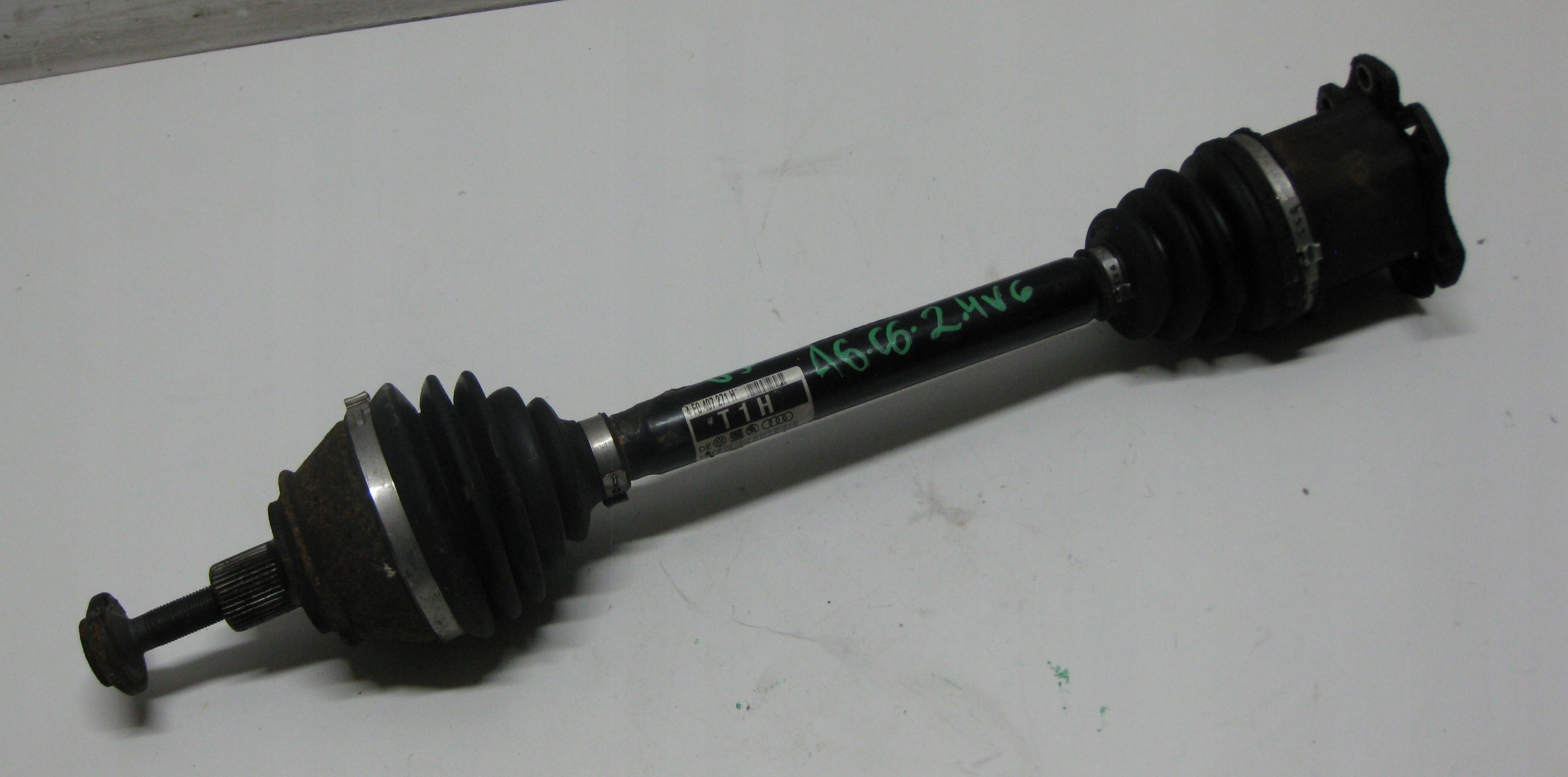 AUDI A6 C6 2.4 6V 05R semi-axis left front 4F0407271H