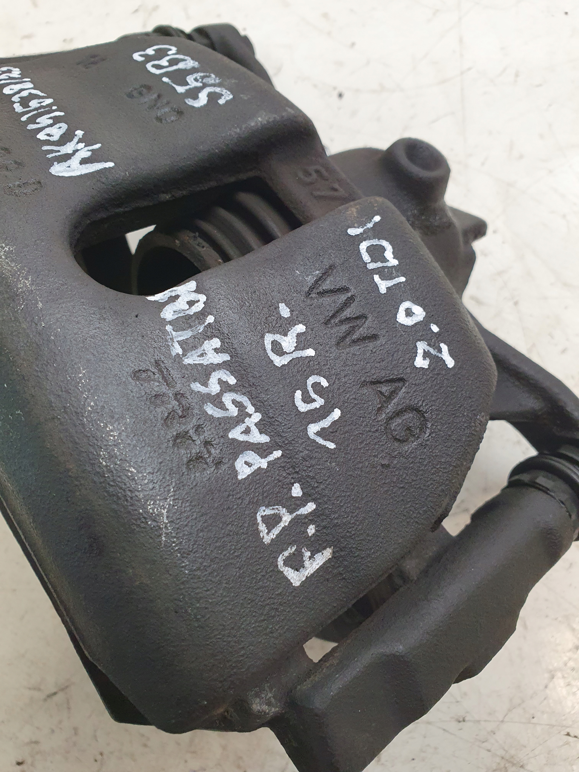 caliper brake right front 6799D VW PASSAT B8 2.0TDI 15r.