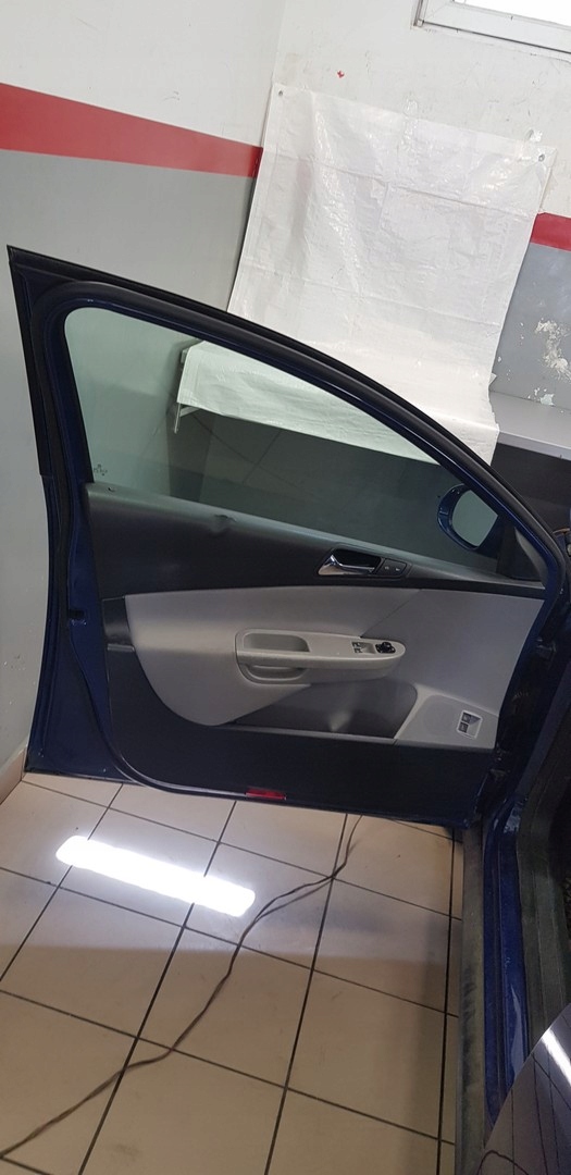 VW PASSAT B6 УЩІЛЬНЮВАЧ ДВЕРІ WEWNETRZNA НА ДВЕРЯХ