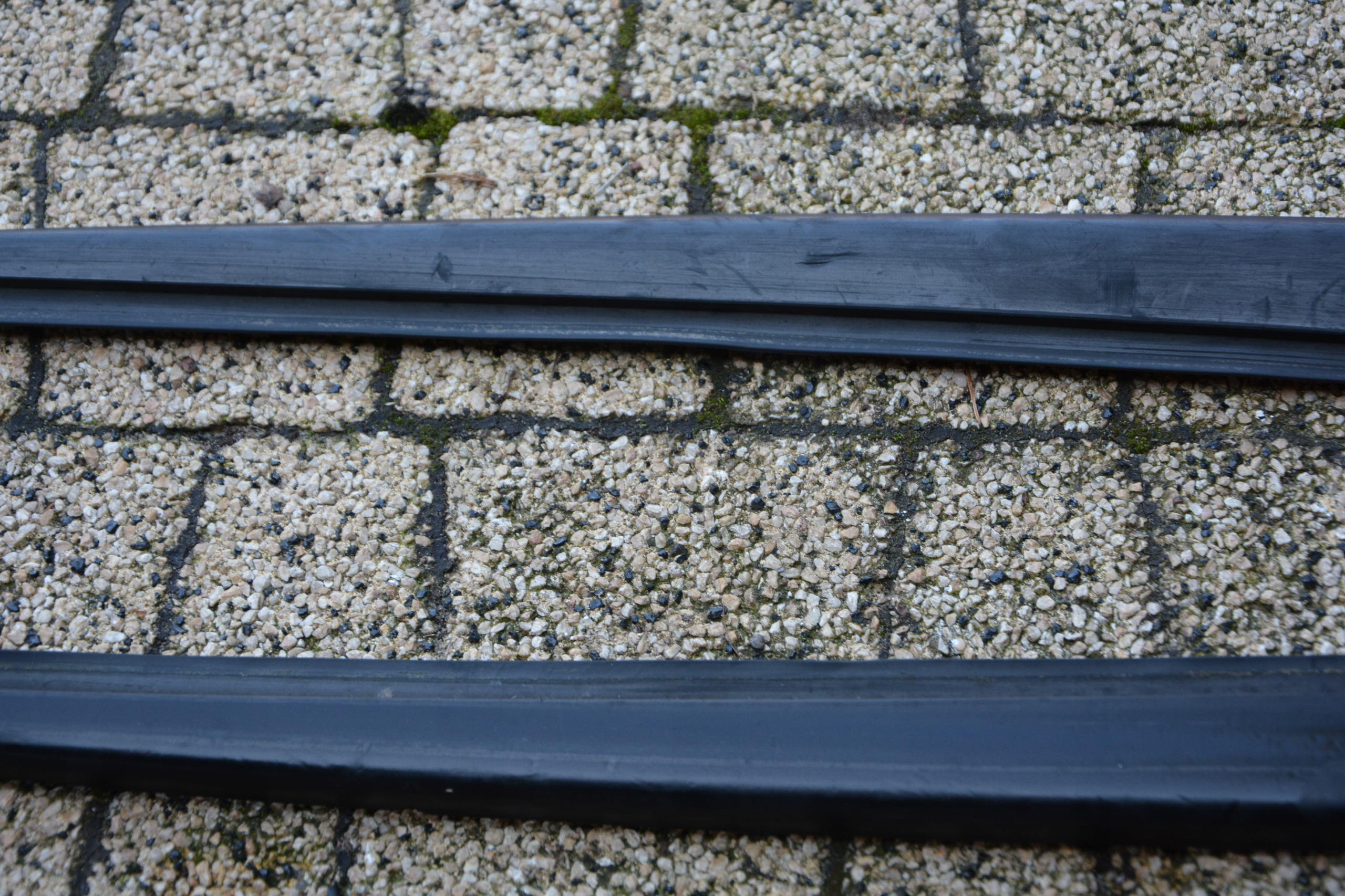 LISTWA SZYBY CZOŁOWEJ VW GOLF 6+ 5M0854327D 328D Producent części Volkswagen OE