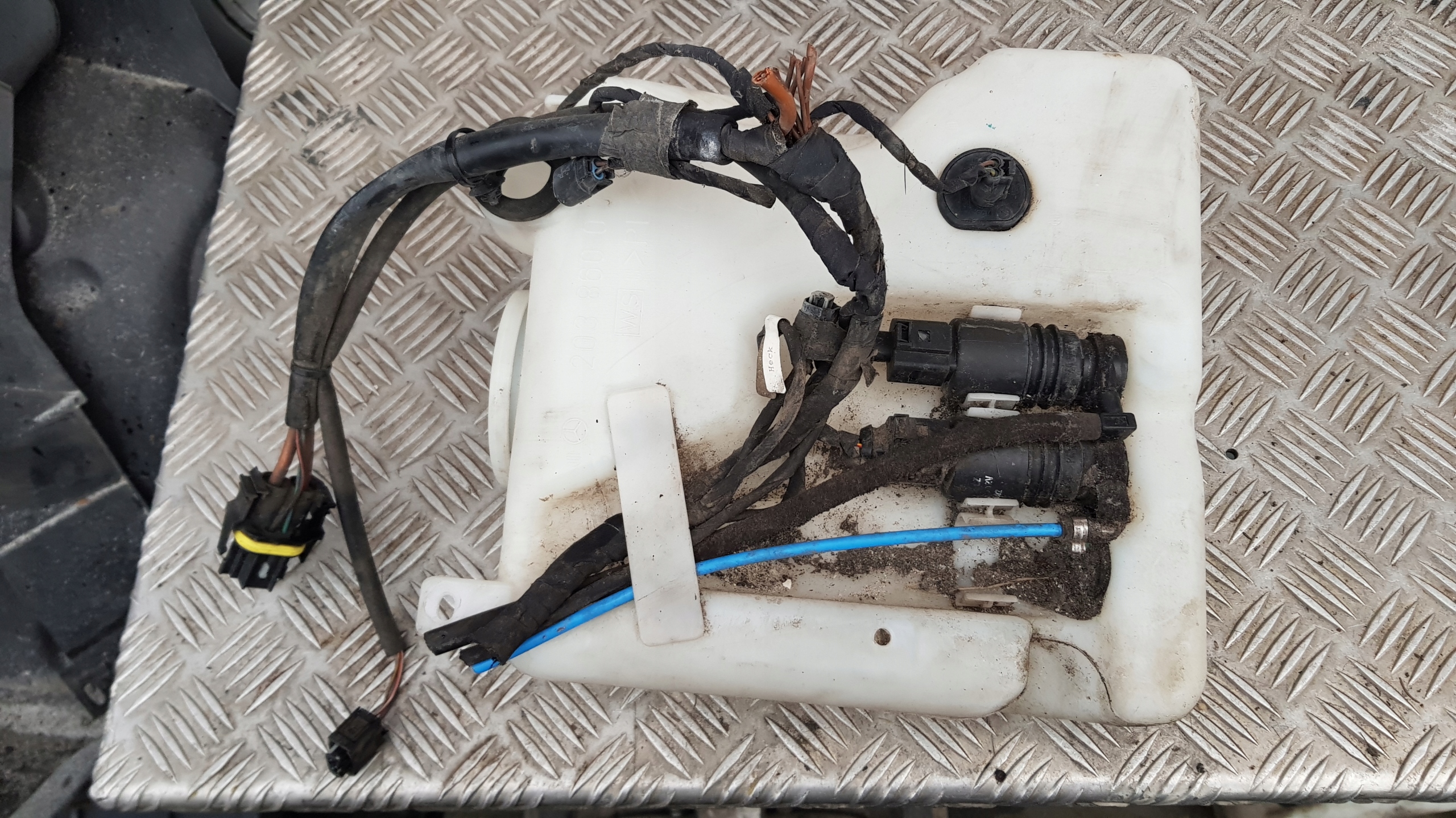 W203 washer fluid tank XENON pump