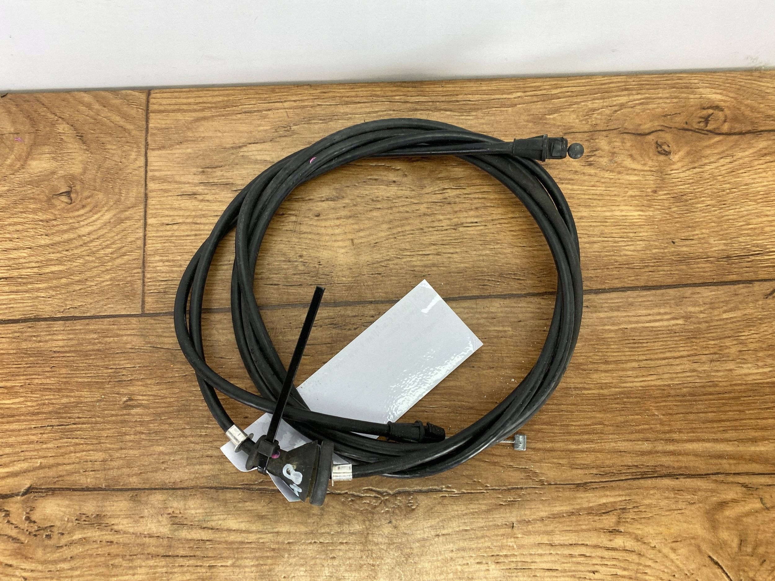Câble Levier du capot Cadillac Escalade IV 2015+