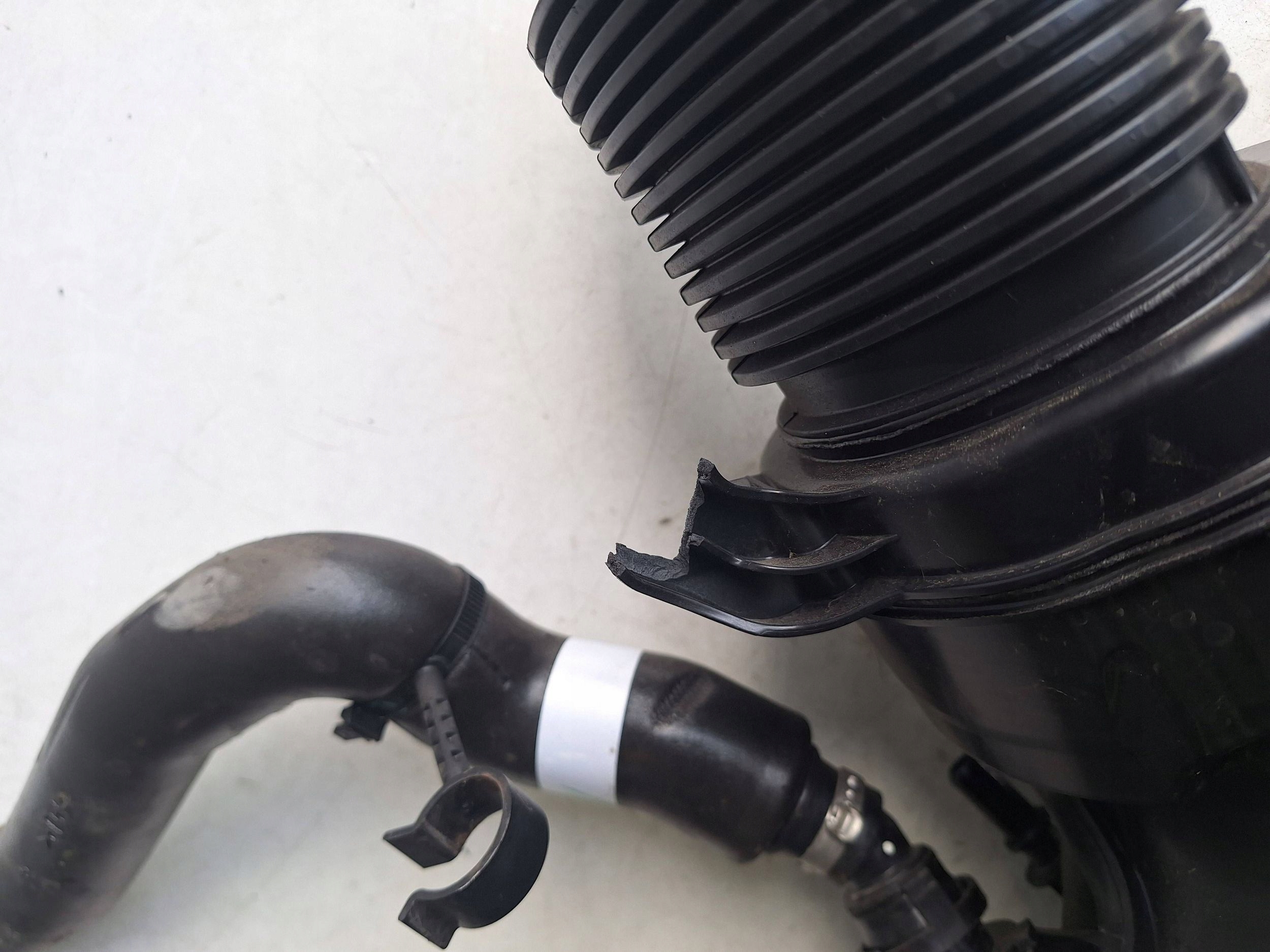 LAND ROVER EVOQUE II L551 19-> pipe air LK72-9C623-AA