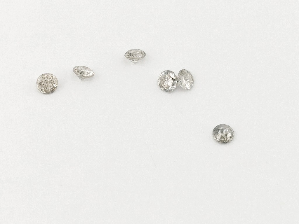 přírodní diamanty s briliantovým výbrusem 2,20 mm