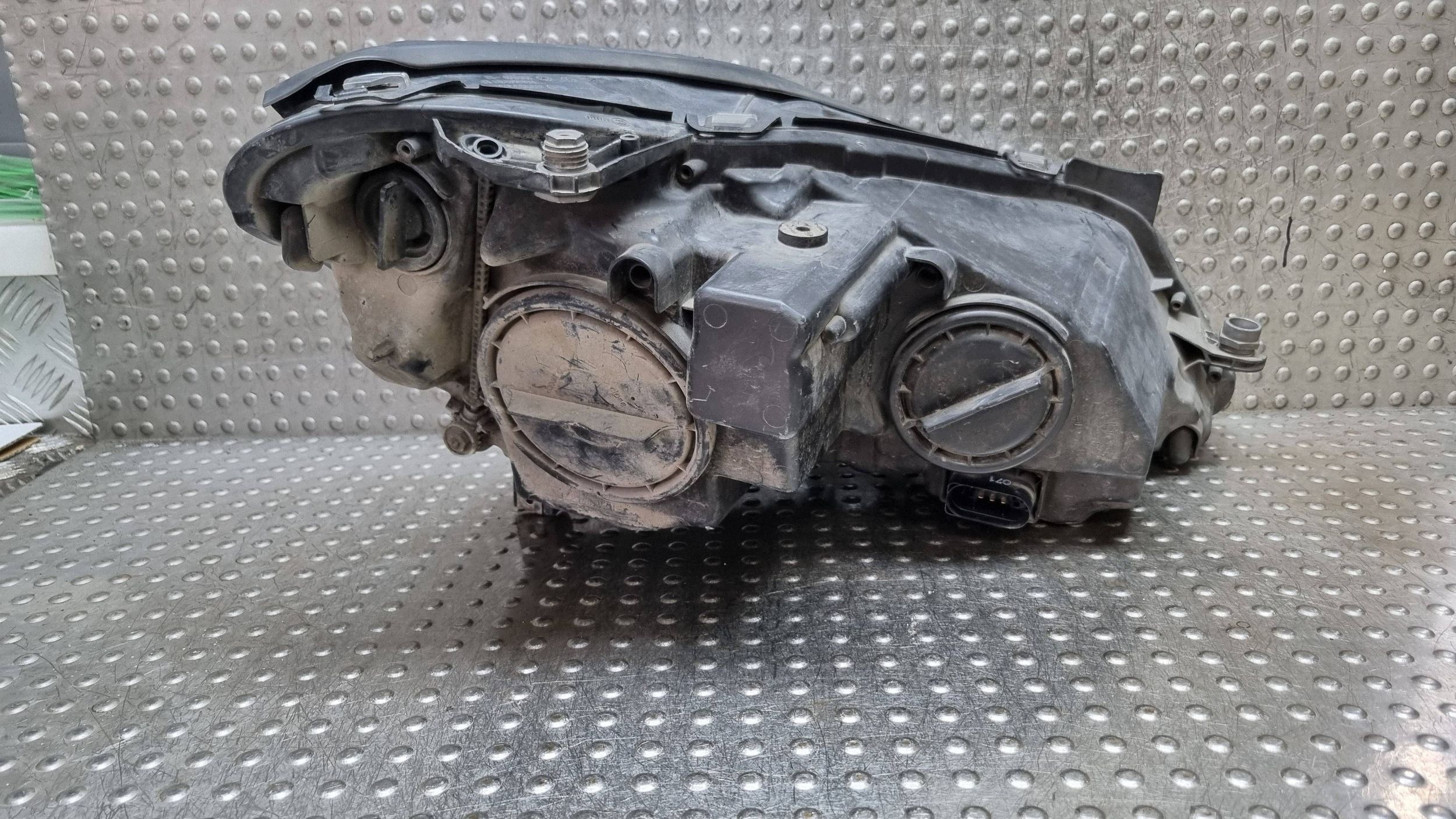 light REFLEKTOR left front A2078204761 MERCEDES E KLASA W207 H7 EUROPA