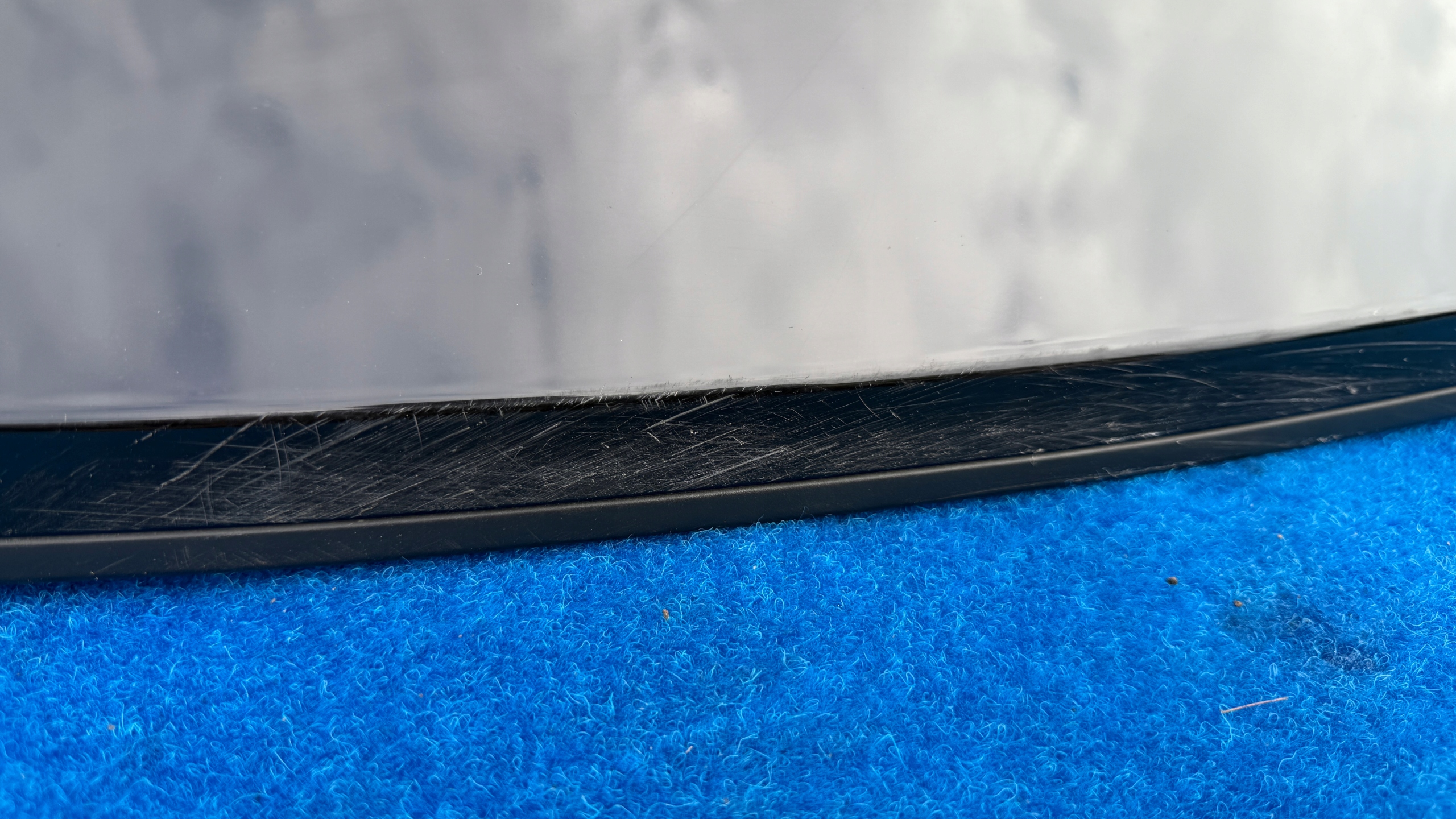 VW T-ROC 2GA SPOILER bonnet visor + light STOP 2GA827933 K110/80A