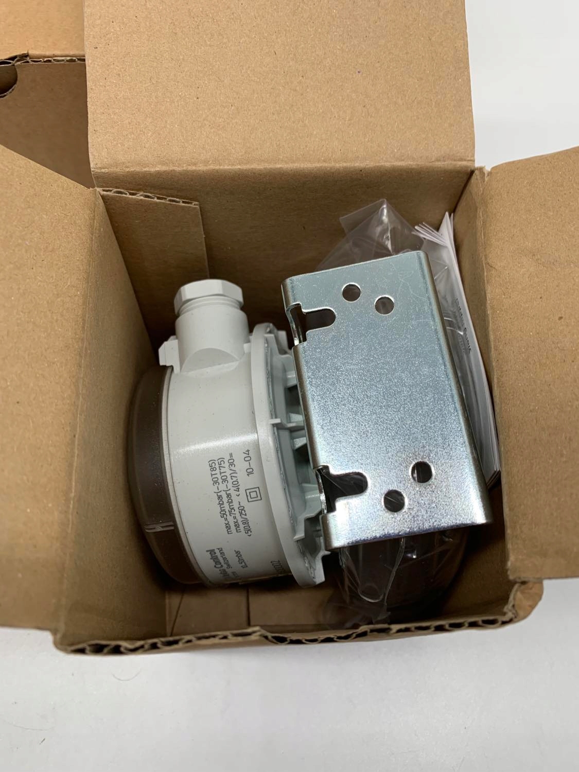 Huba Control 604.X Pressure Switch 10-50 Mbar 604.9500002 Rodzaj inny