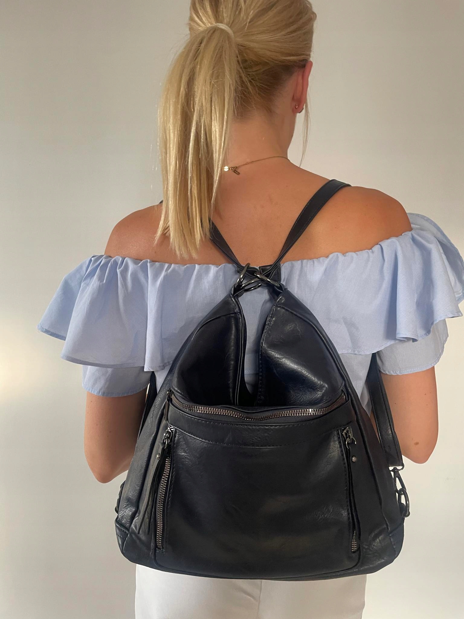 CZARNA torebka damska WOREK PLECAK dużo kieszonek Wysokość 33 cm