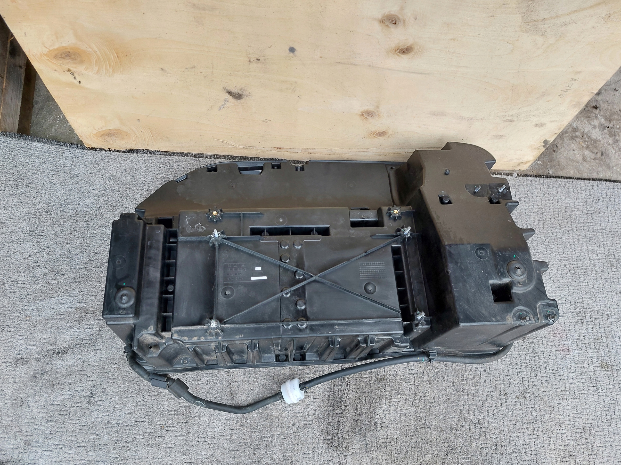 BENTLEY CONTINENTAL GT 22r Blende Abdeckung LADEBODEN AKUMULATORA 3SD804825C