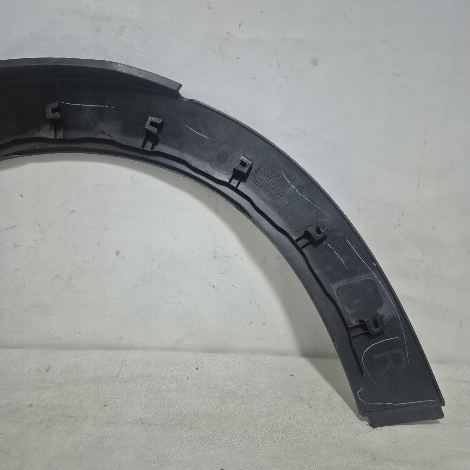 MINI COOPER II 2 R56 06-13 moulding cap right front