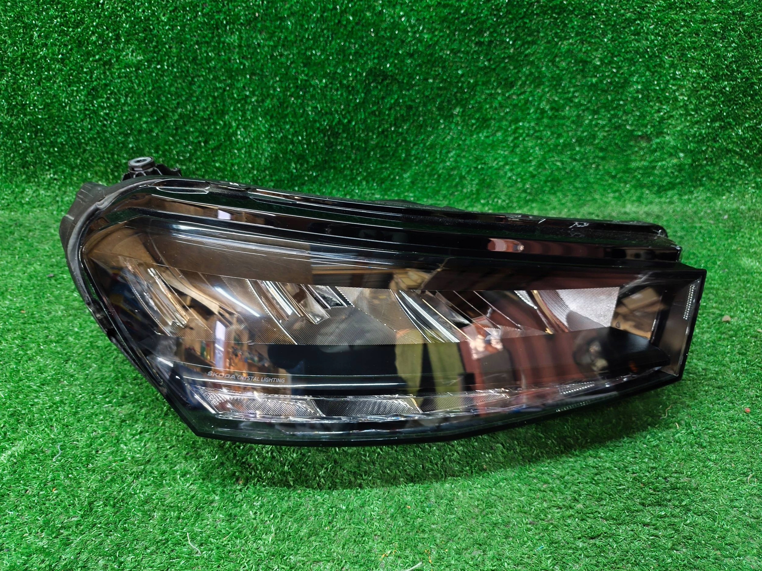 REFLEKTOR pravý předek SKODA FABIA IV 21- FULL LED NR.1273