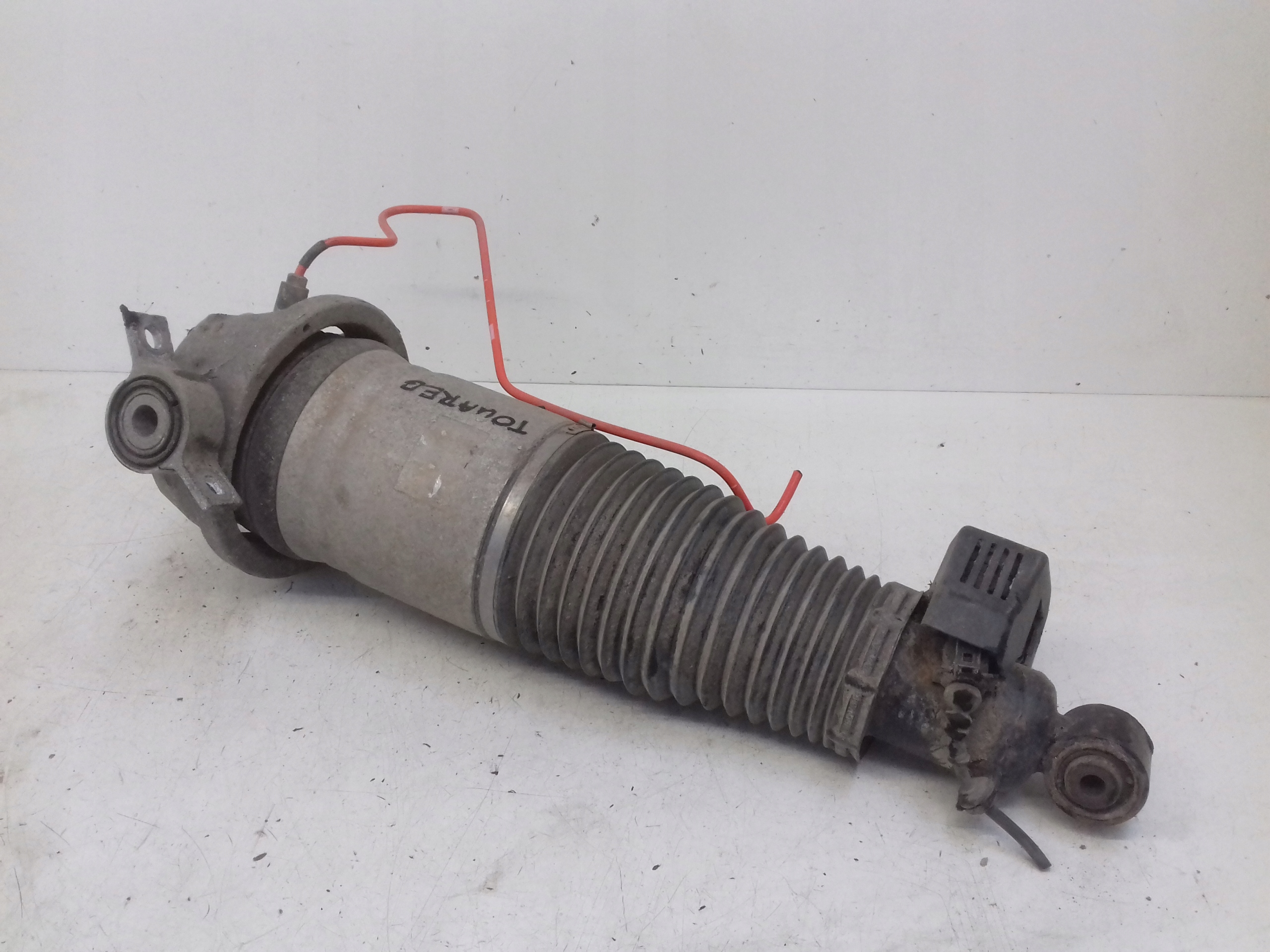 shock absorber pneumatyczny left rear part VW Touareg