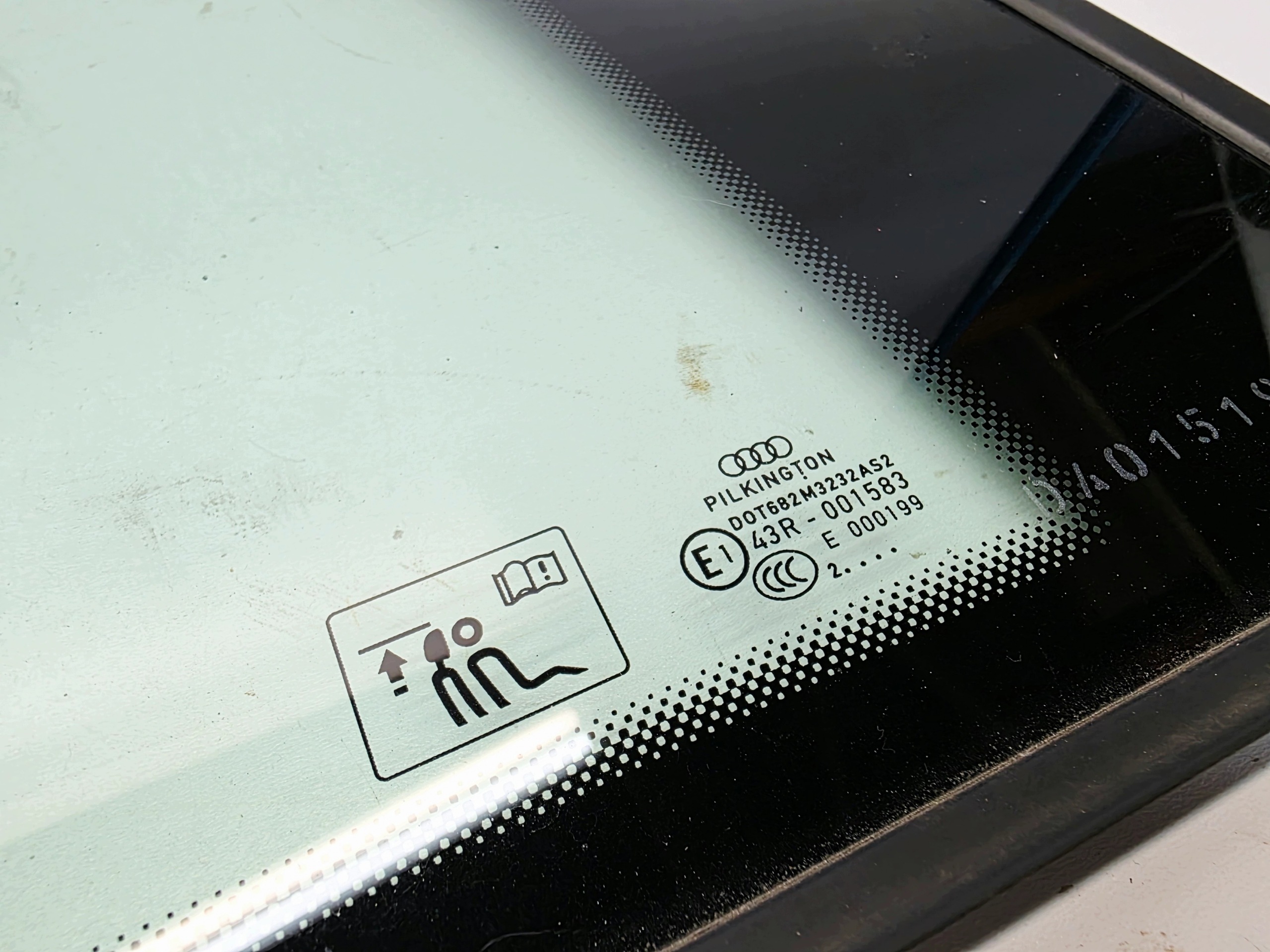 window bodywork right rear part below LISTWE MAT AUDI A3 8V 3 door 8V3 2012