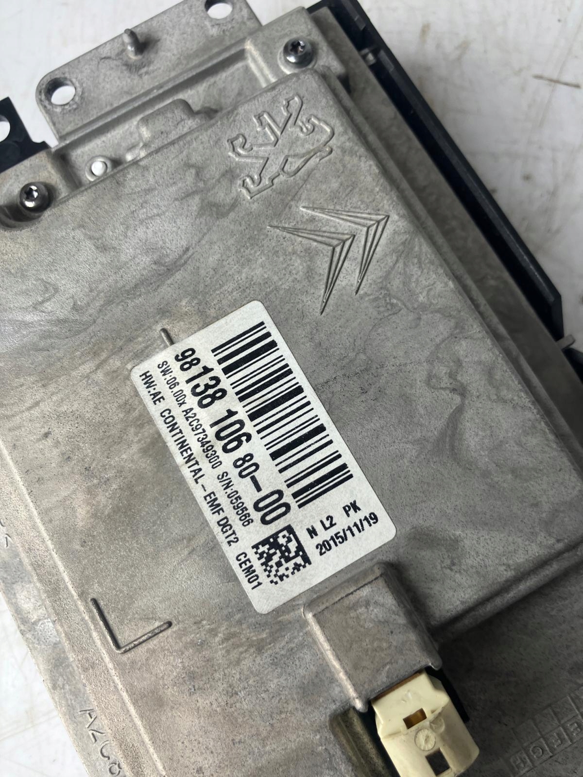 EKRAN display navigation devices C4 II B7 LIFT 9813810680