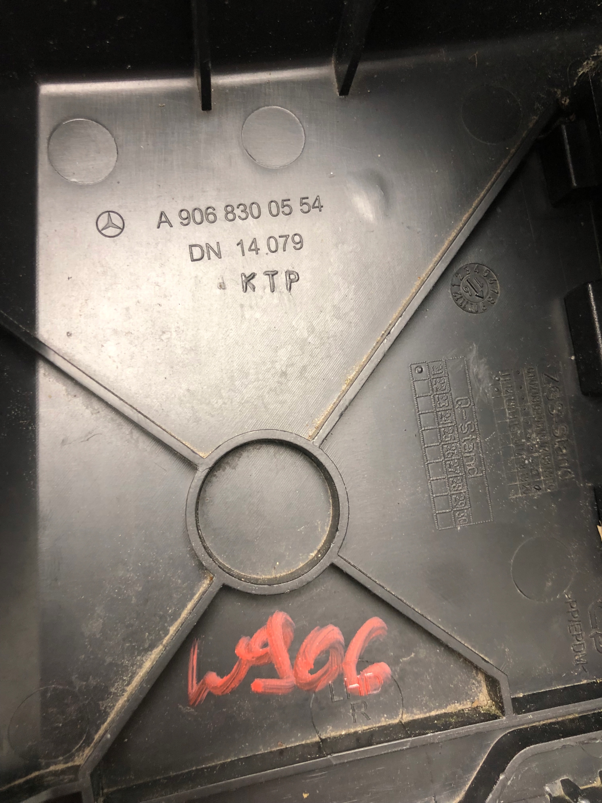 grid air conditioning devices right MERCEDES SPRINTER A9068300554