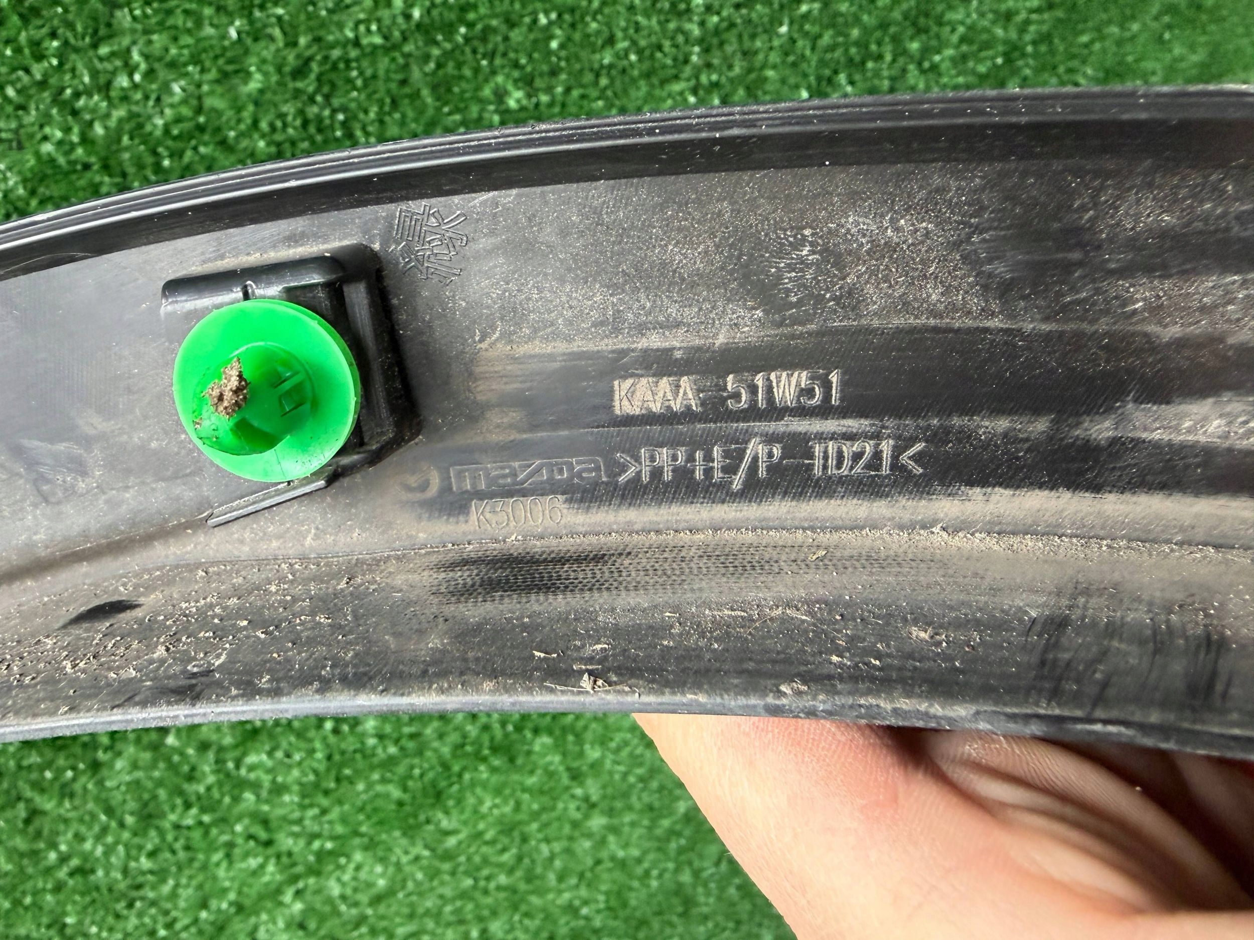 Mazda CX-60 lišta blatníku pravá předek KAAA-51W51